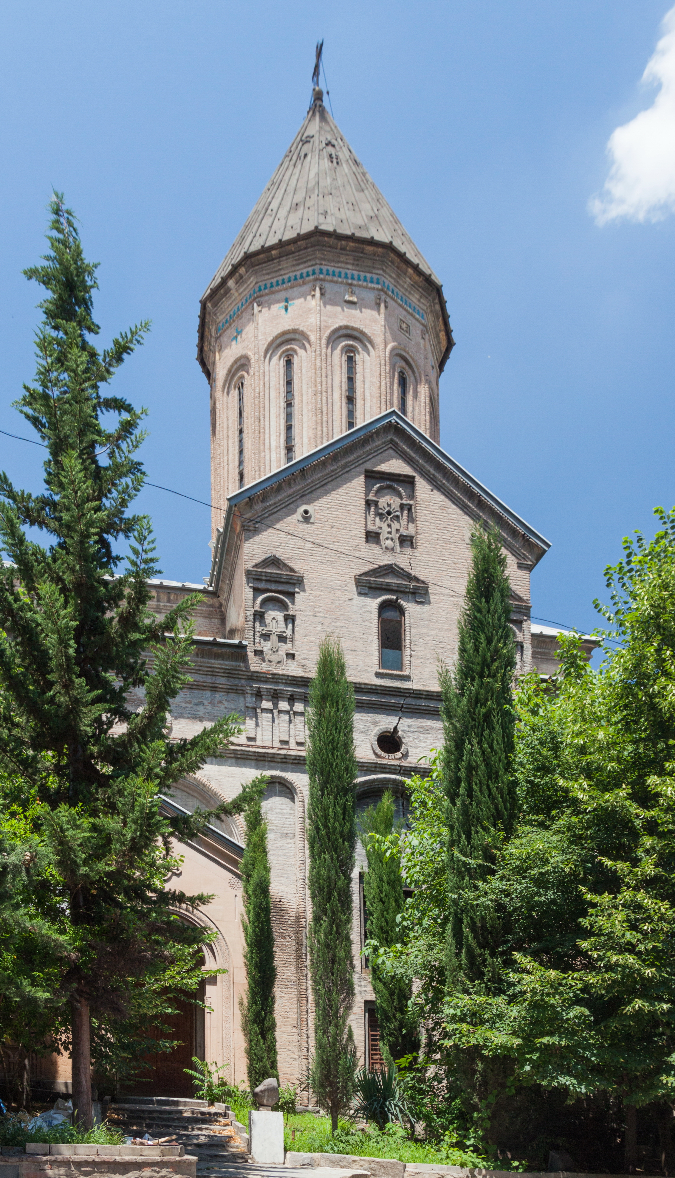 2014 Tbilisi, Kościół Matki Boskiej Noraszen (01)