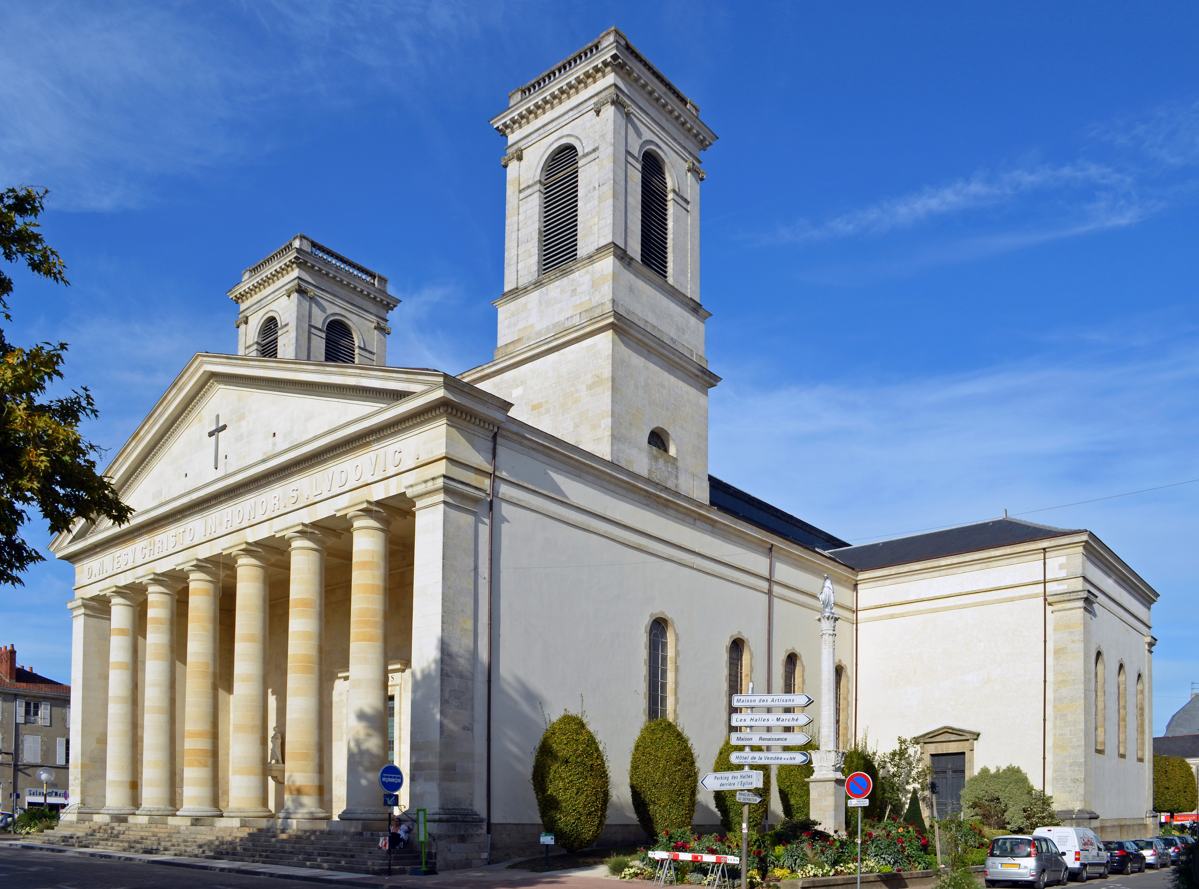 Église Saint-Louis (façade droite) - La Roche-sur-Yon