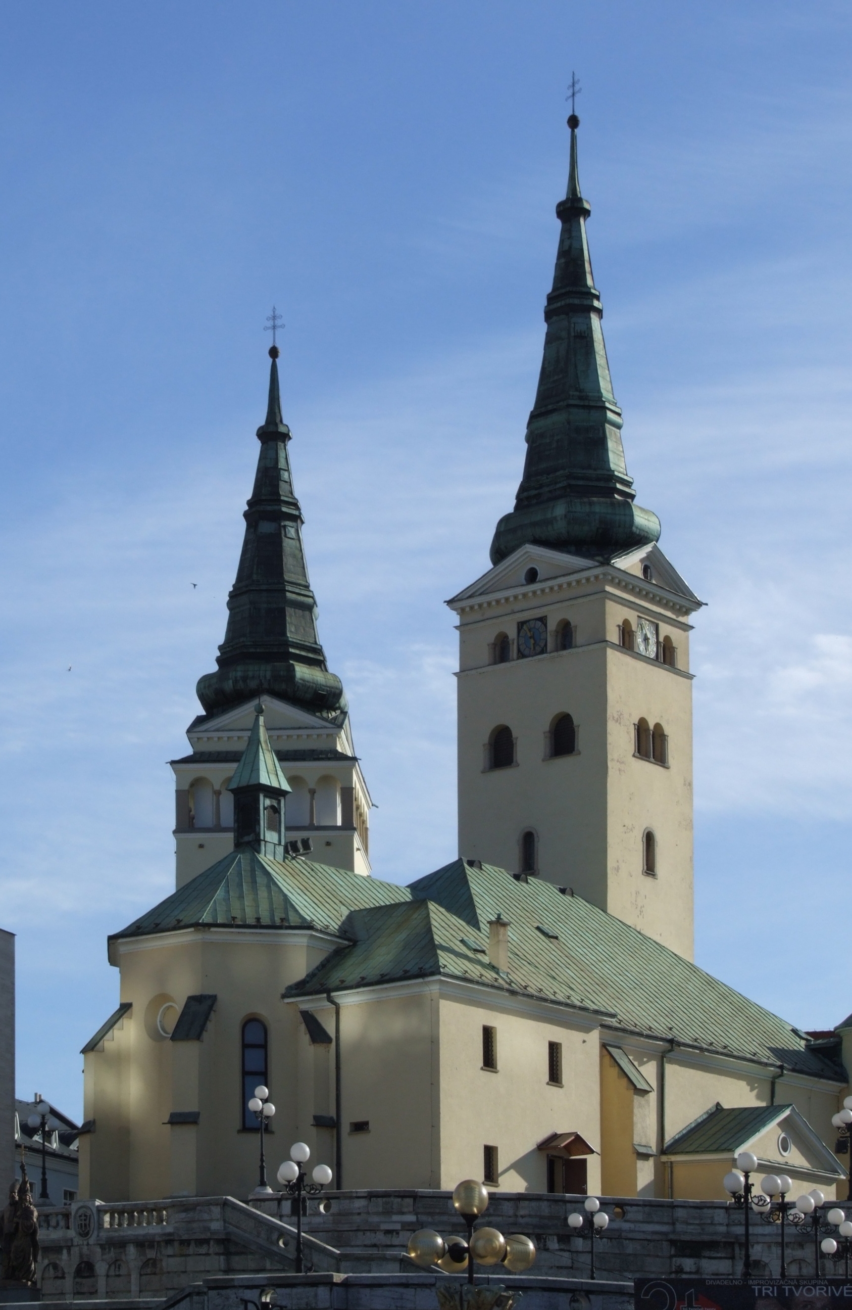 Žilina (Zsolna) - Kostol Najsvätejšej Trojice a Burianova veža
