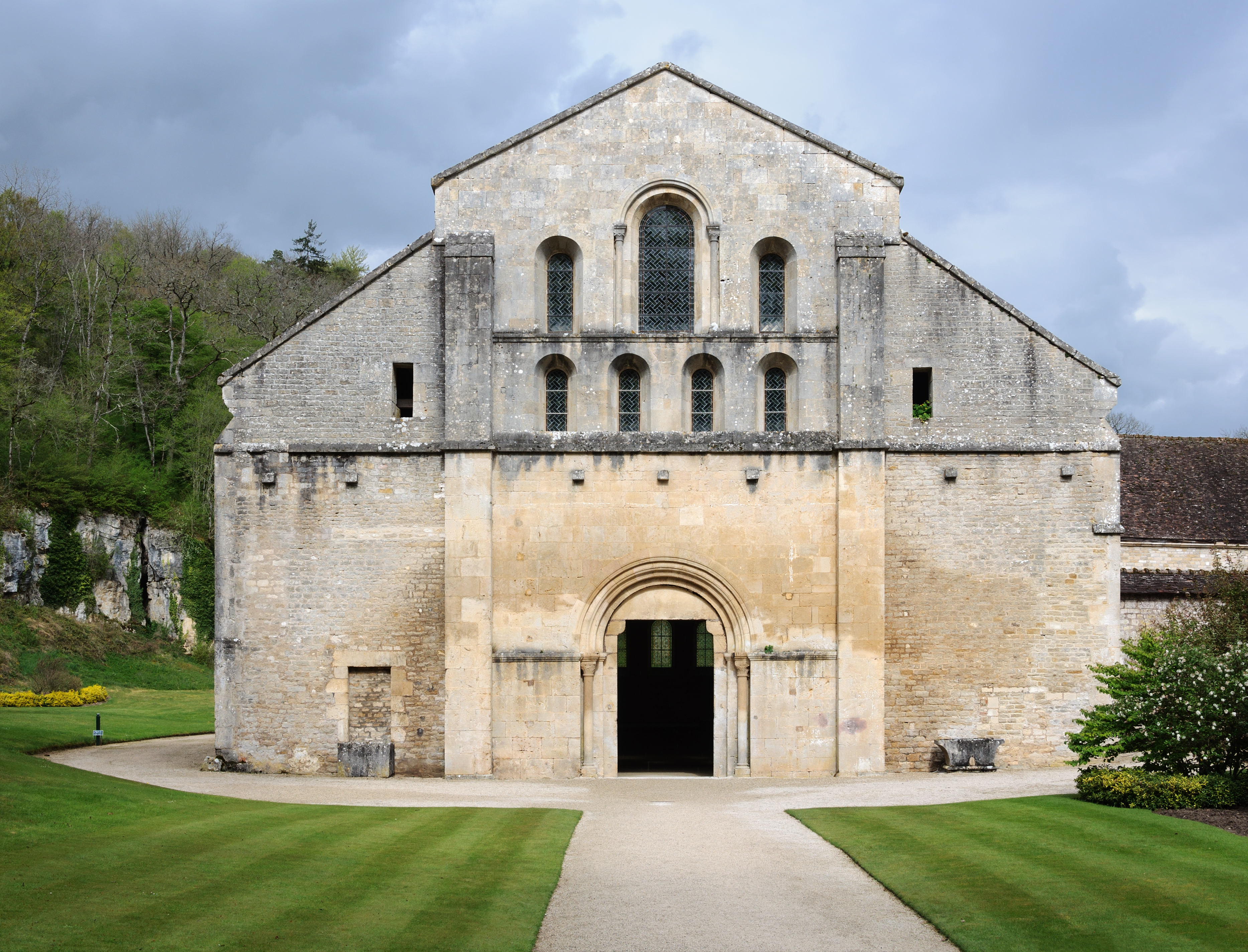Abbaye Fontenay eglise facade 2