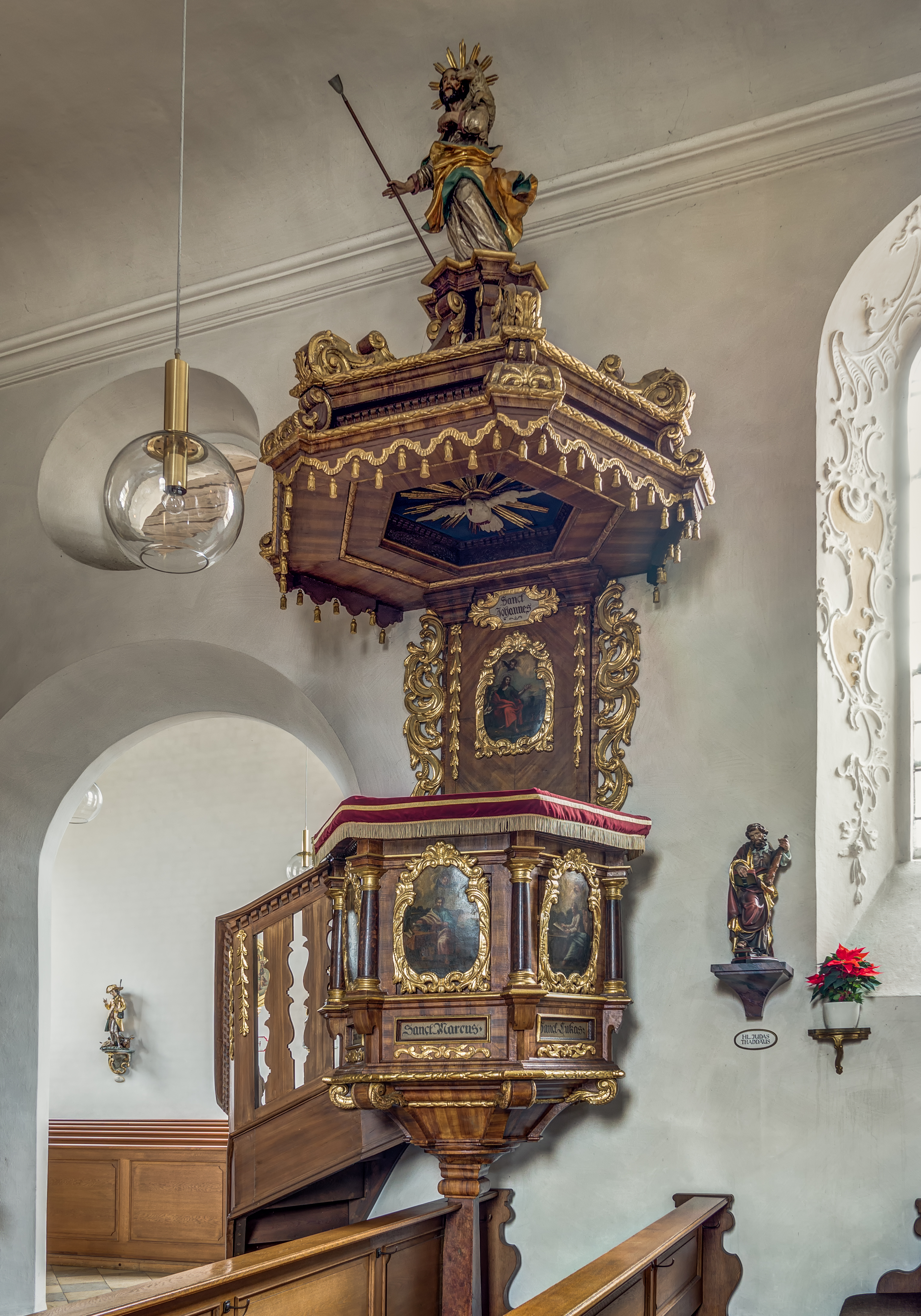 Amlingstadt-church-pulpit-HDR