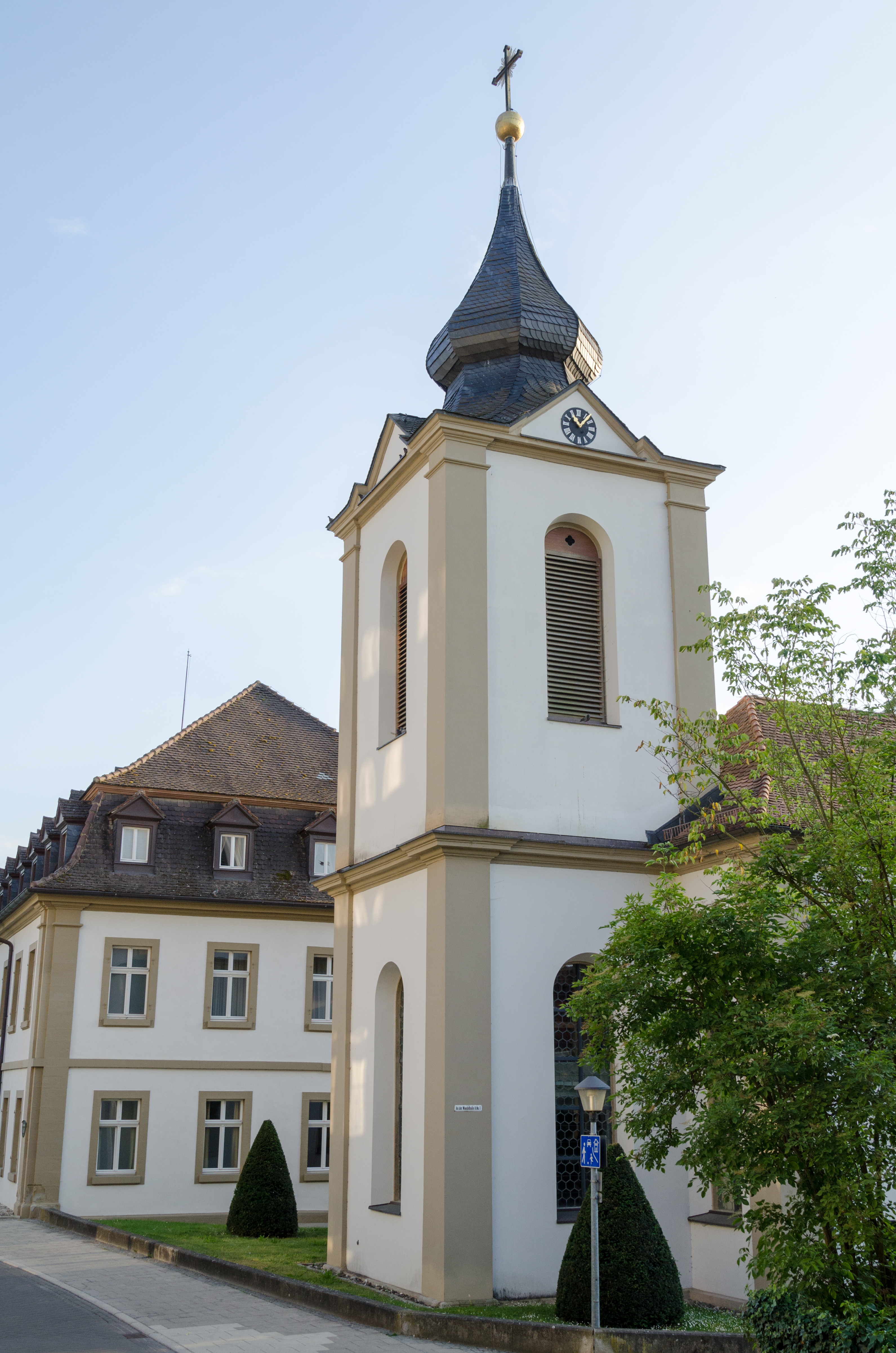 Bad Neustadt an der Saale, Bad Neuhaus, Katholische Schlosskapelle Hl. Kreuz, 002