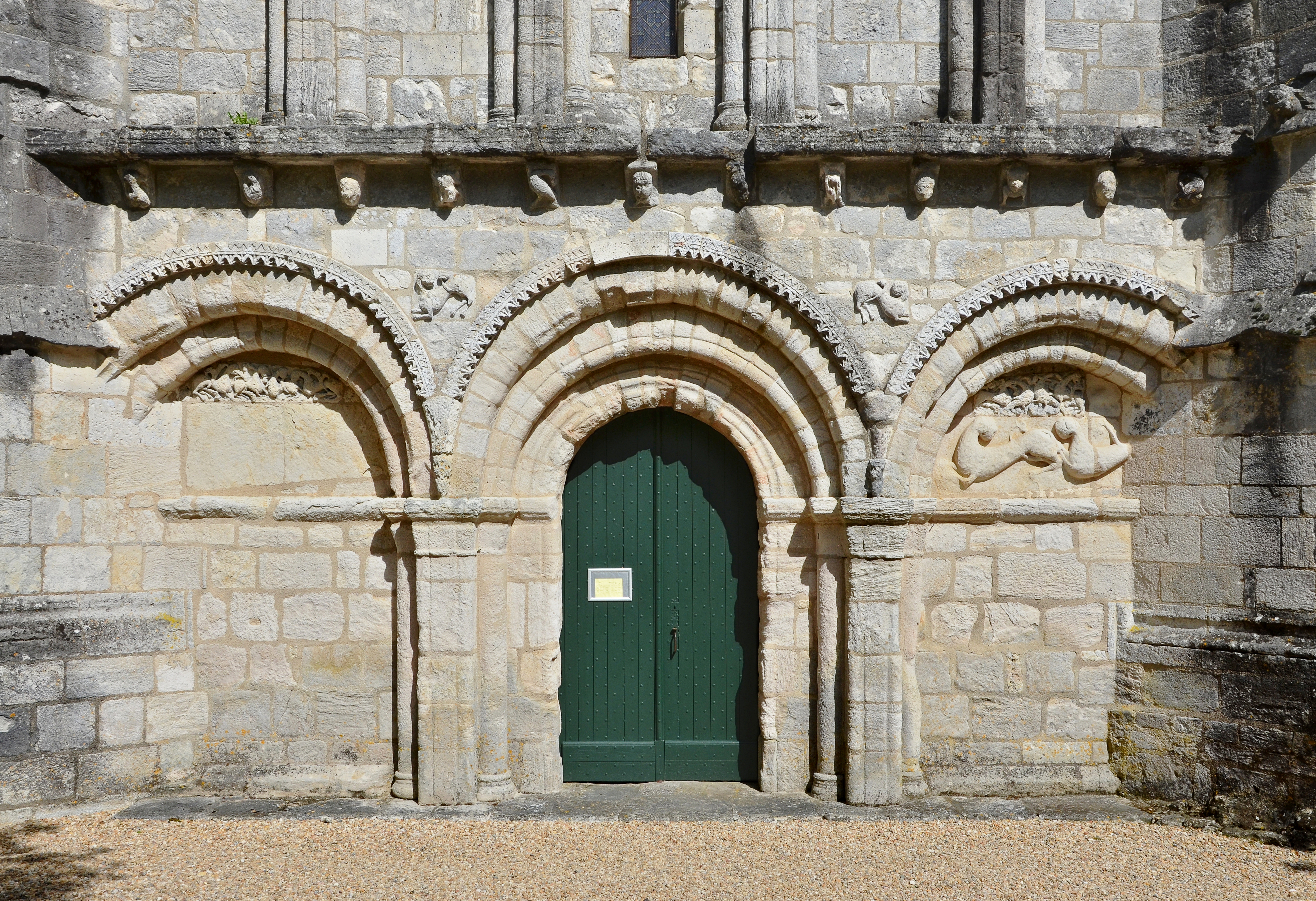 Berneuil-16 Église Arcatures&portail 2014