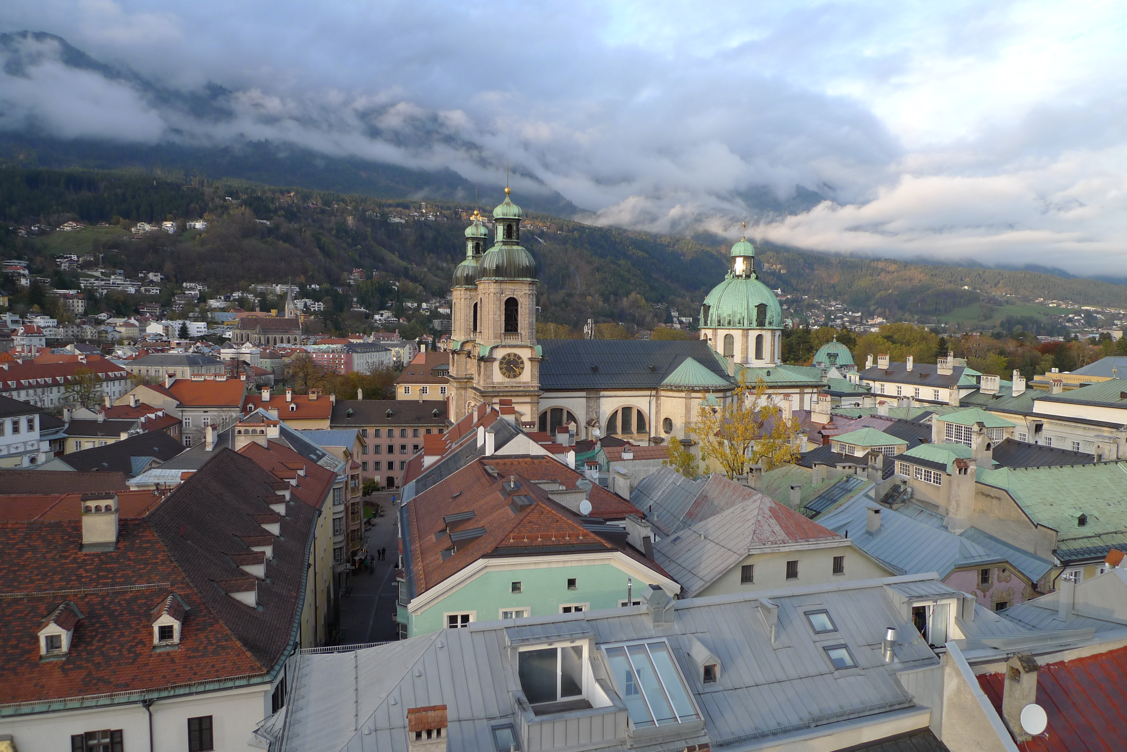 Blick vom Stadtturm des Alten Rathauses zum Innsbrucker Dom 1