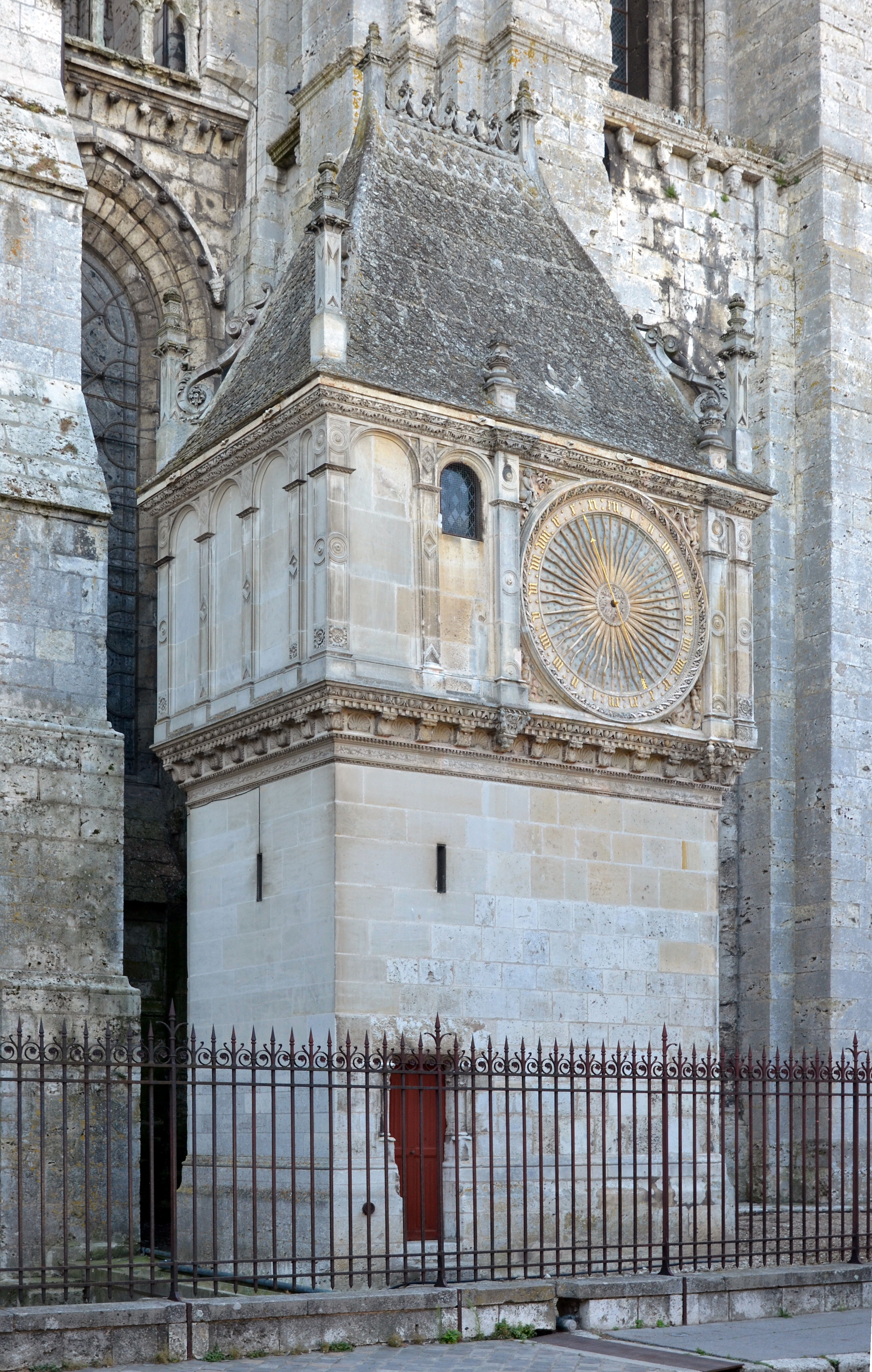Chartres - Horloge astro 01