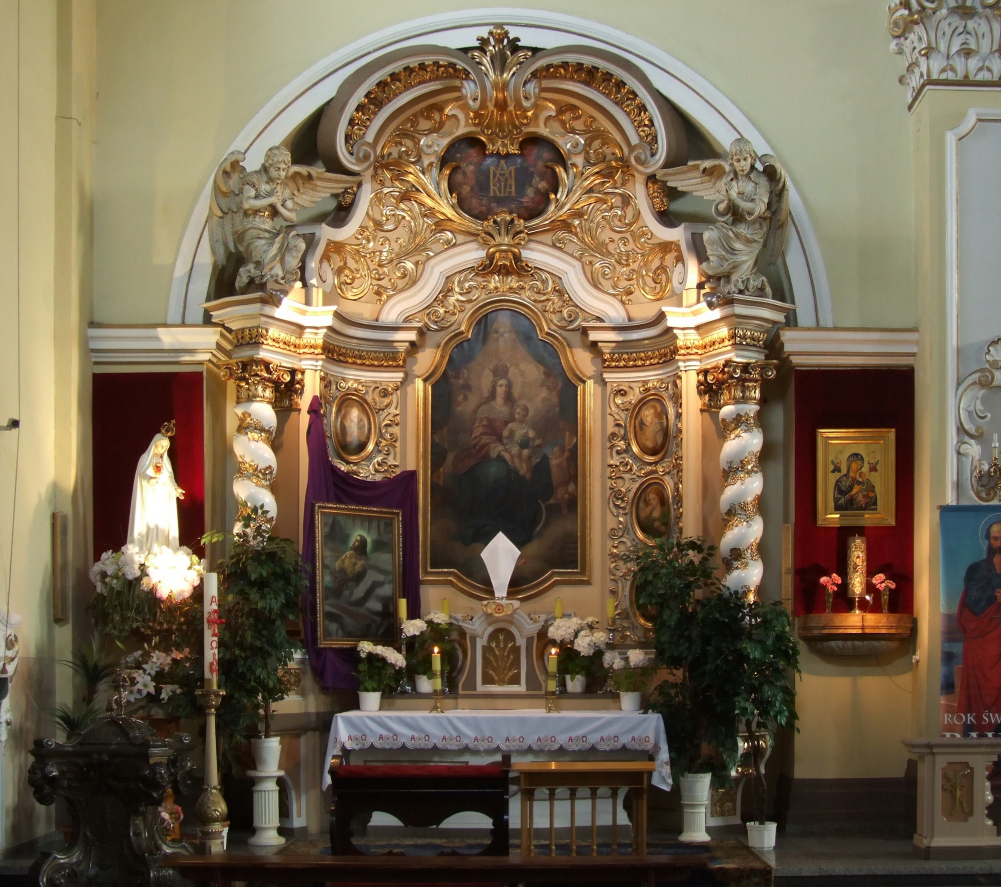 Corpus Christi Church in Rosenberg - side altar