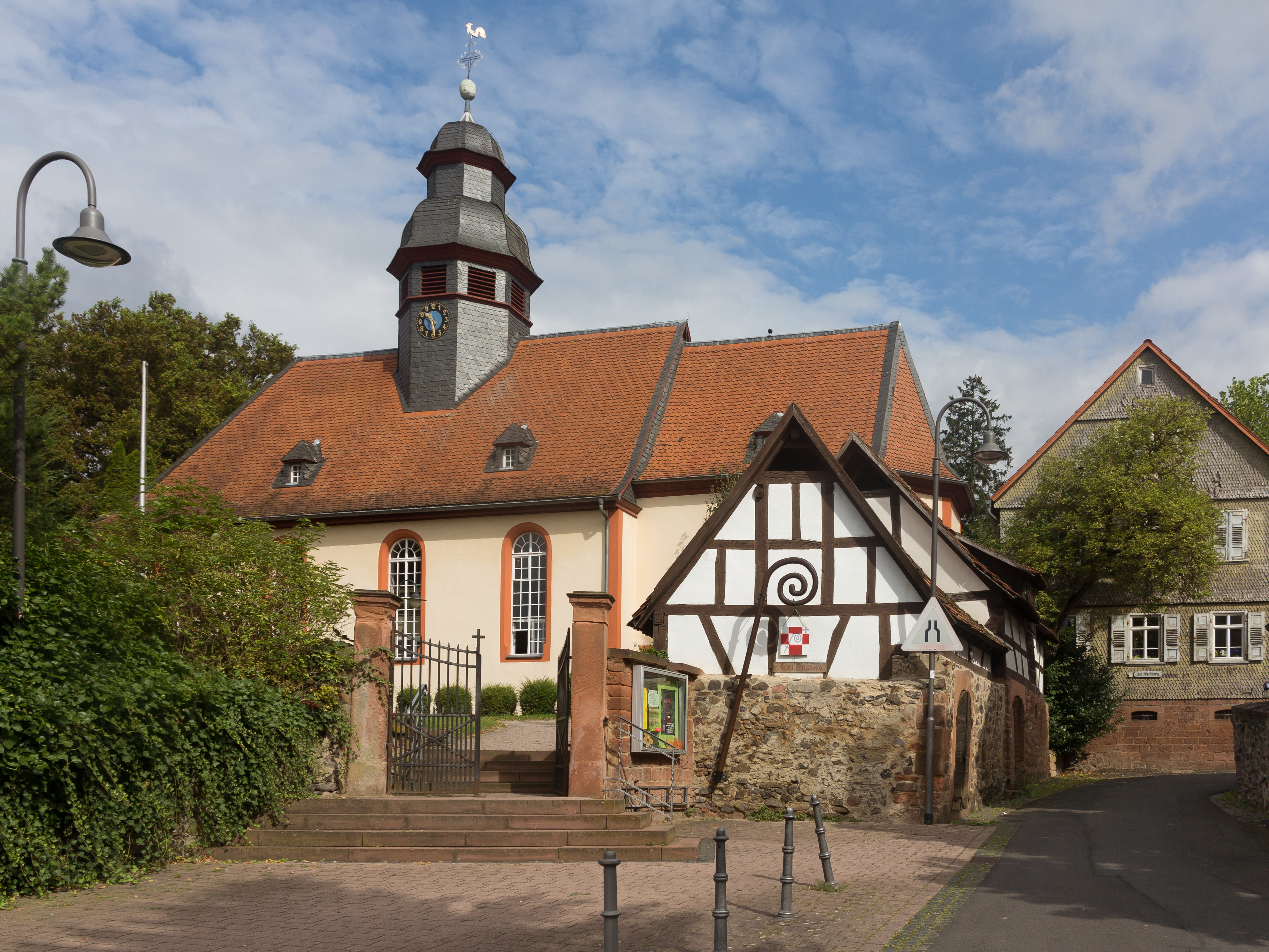 Düdelsheim, die evangelische Kirche Dm0 foto6 2016-08-10 10.24