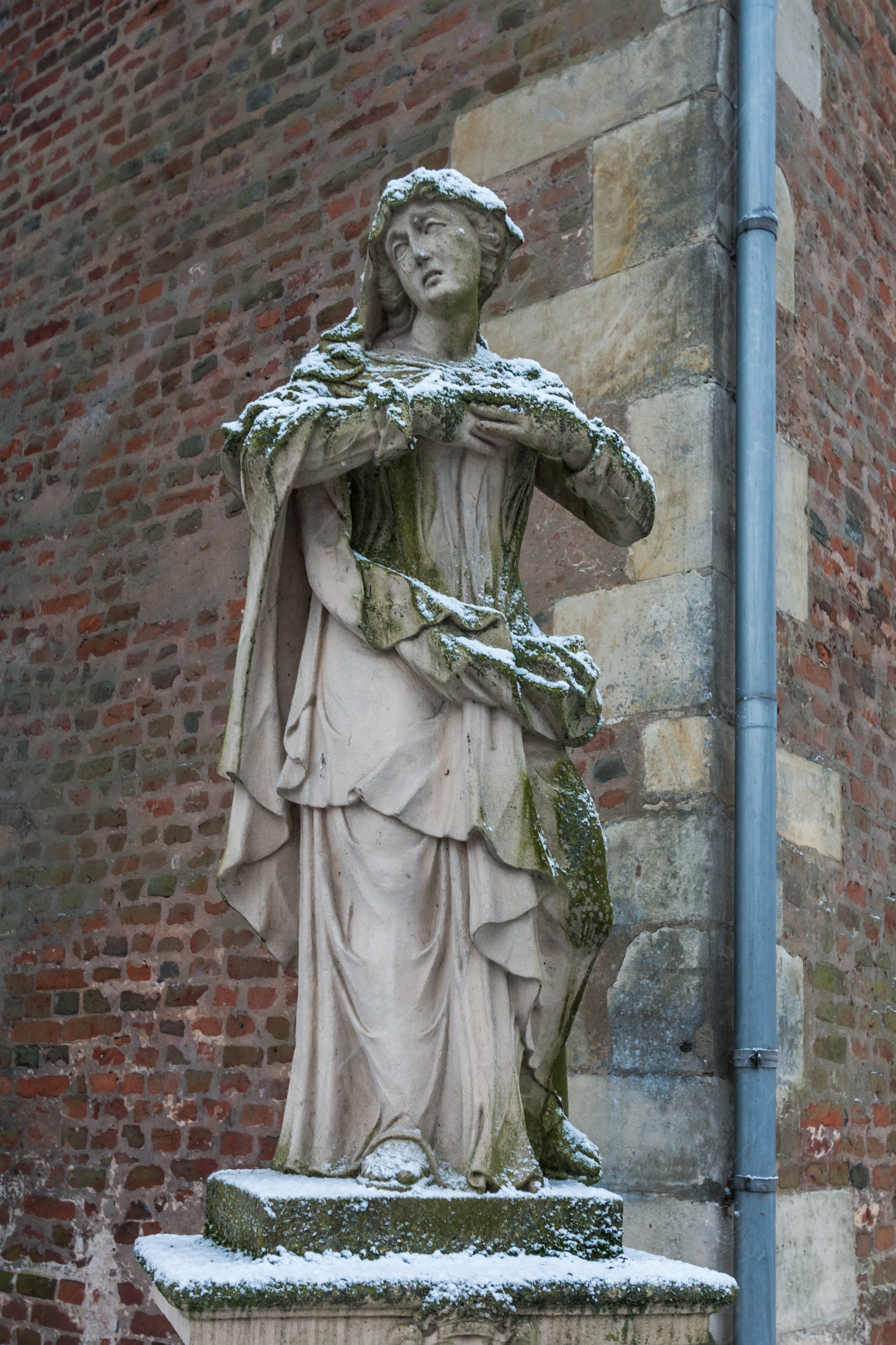 Dülmen, Skulptur an der Kreuzkapelle -- 2015 -- 4939