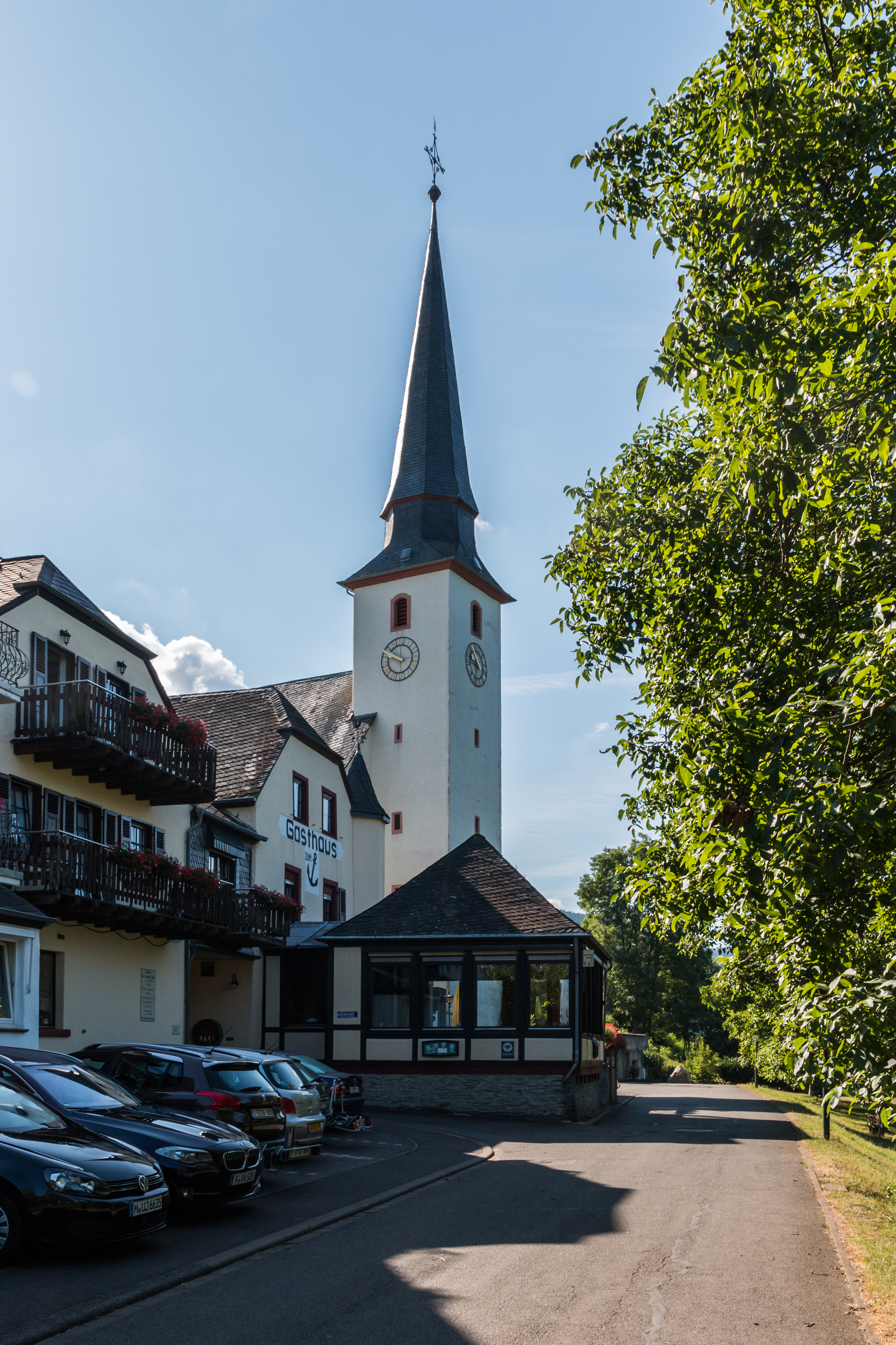 Detzem, Hotel -Zum Anker- und St.-Agritus-Kirche -- 2015 -- 7552