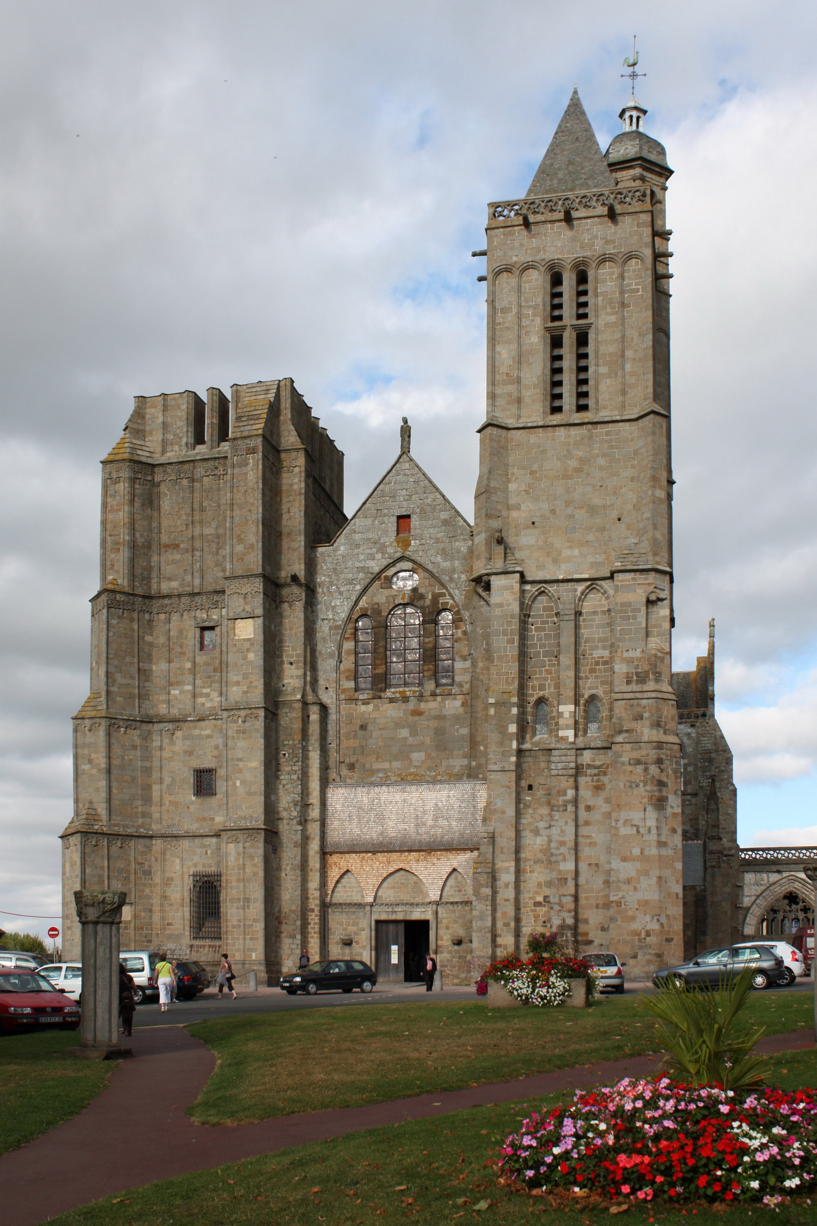 Dol - cathédrale - façade