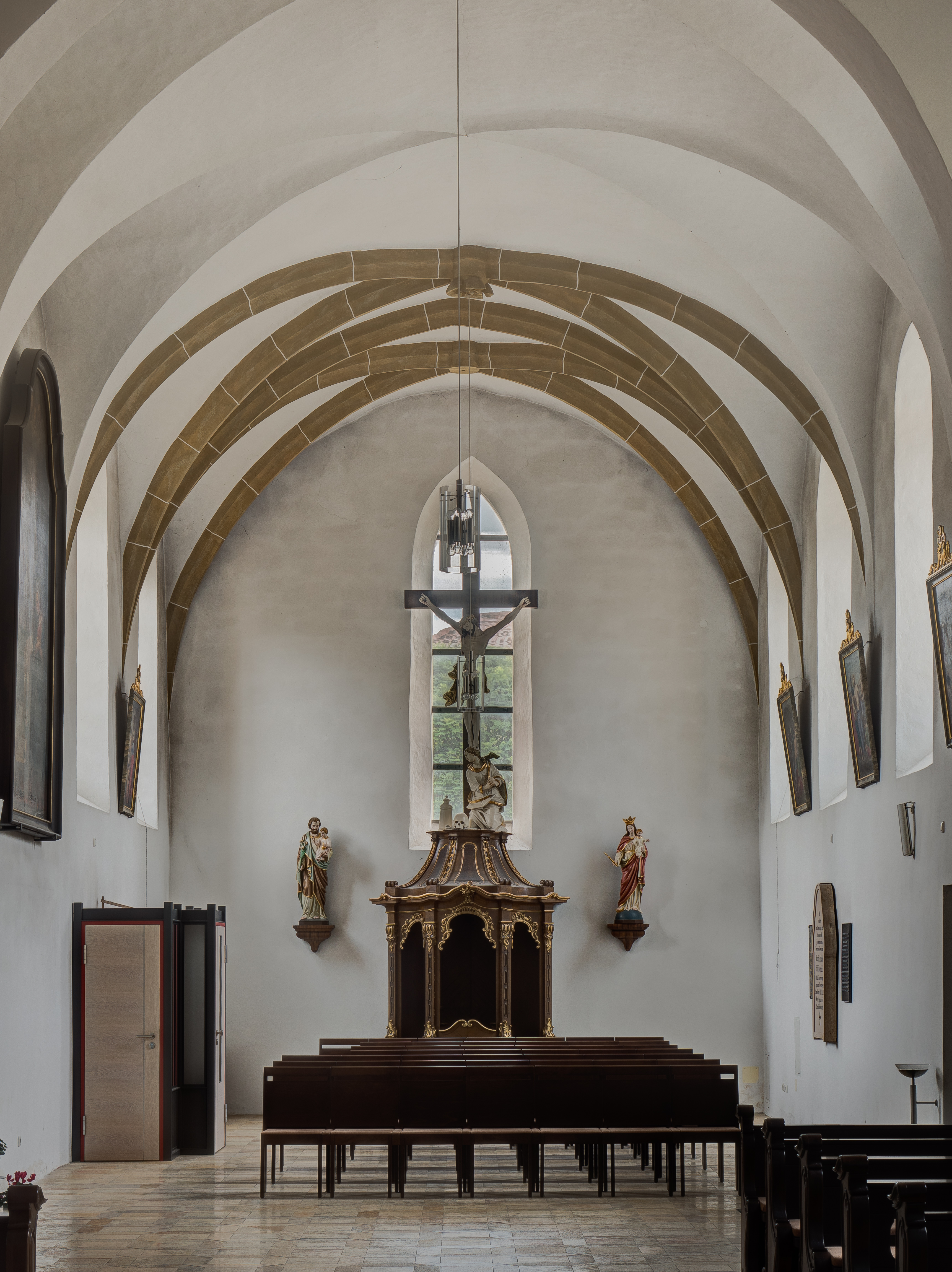 Ebensfeld-Kirchenschiff-9040178-HDR