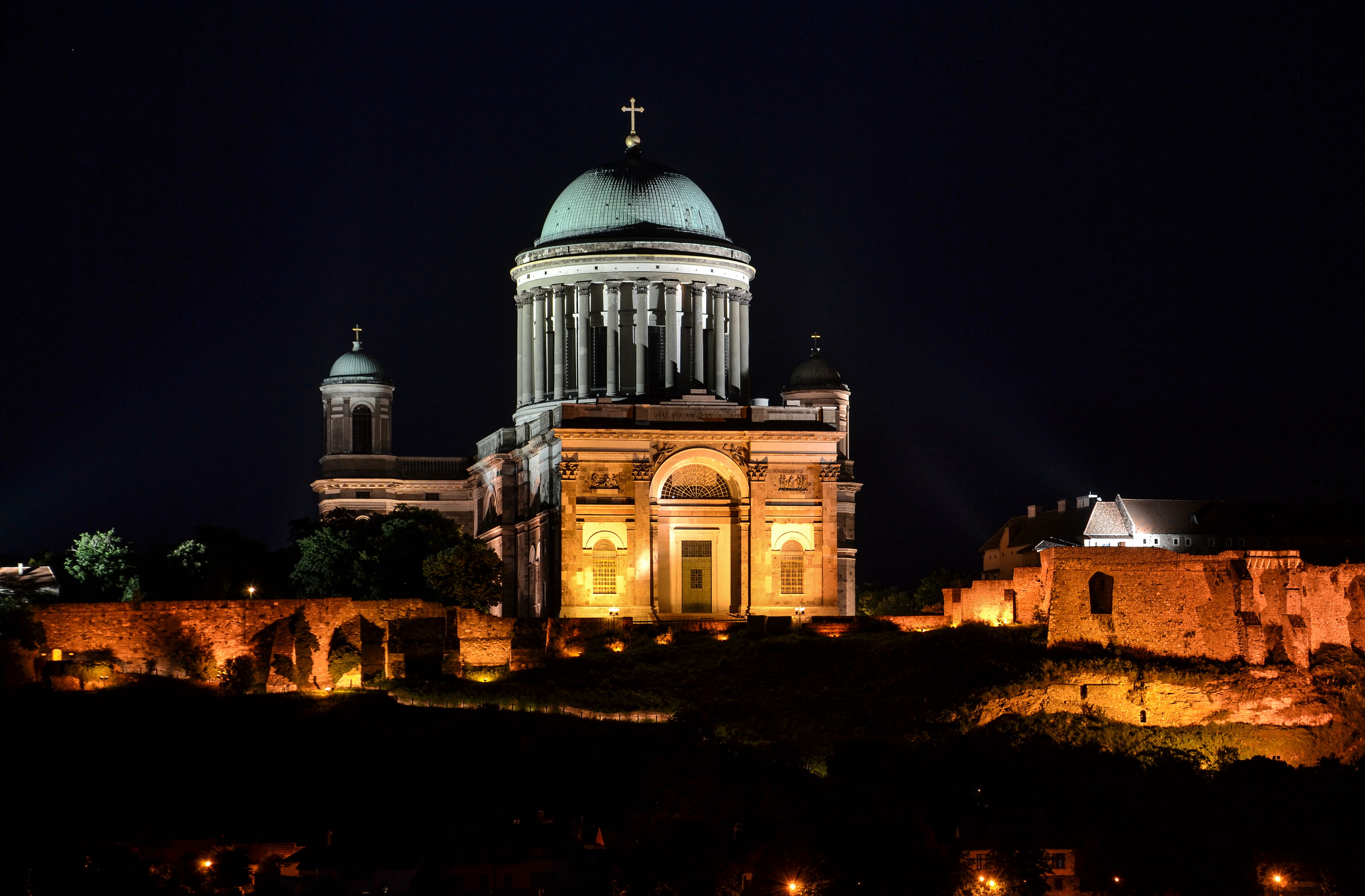 Esztergom Basilica by night 01