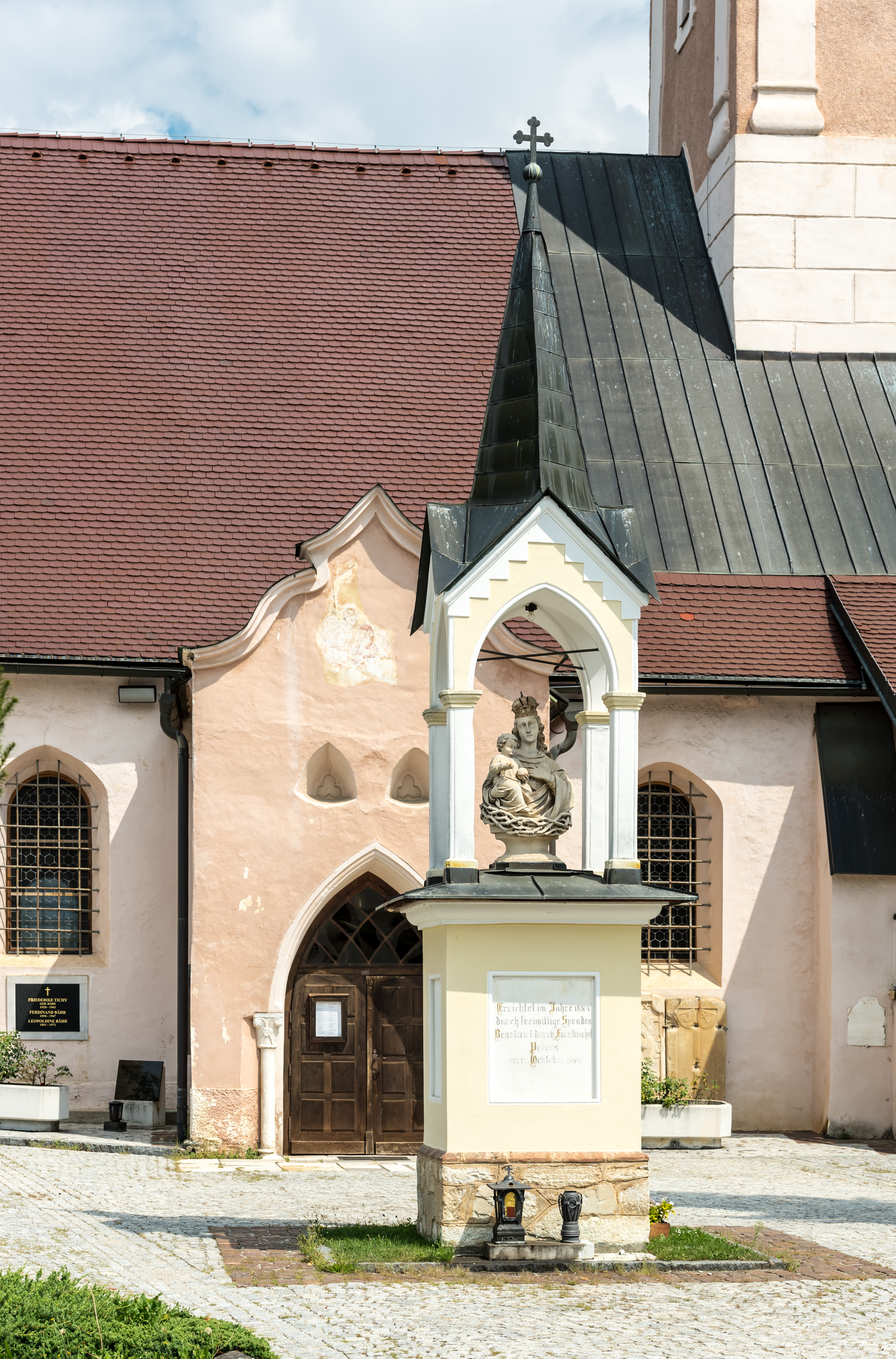 Feldkirchen Friedhof Bildstock Maria im Dorn-Pfarrkirche Portal 02082018 6124