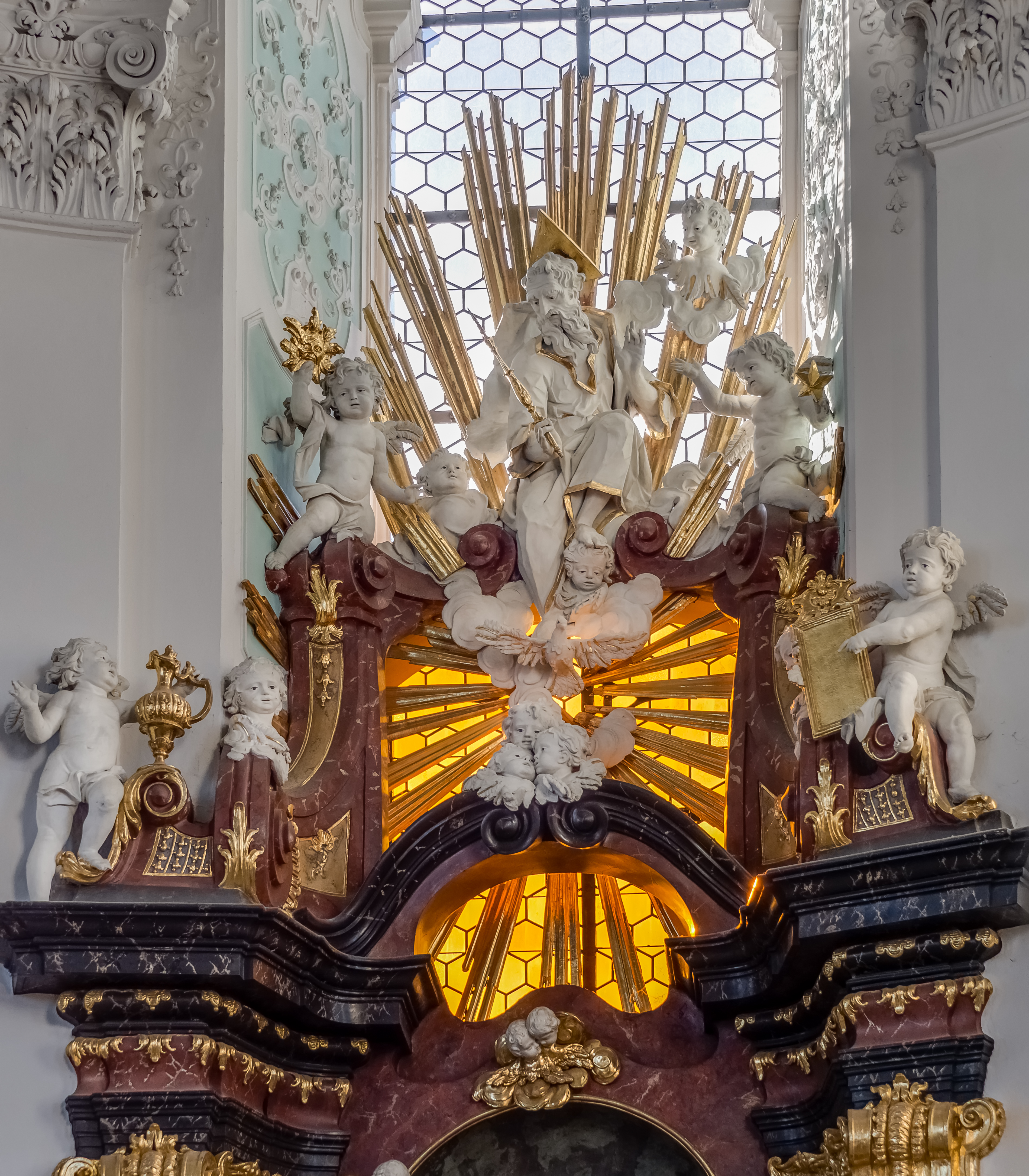 Gößweinstein Altar Strahlenkranz P1210186efs