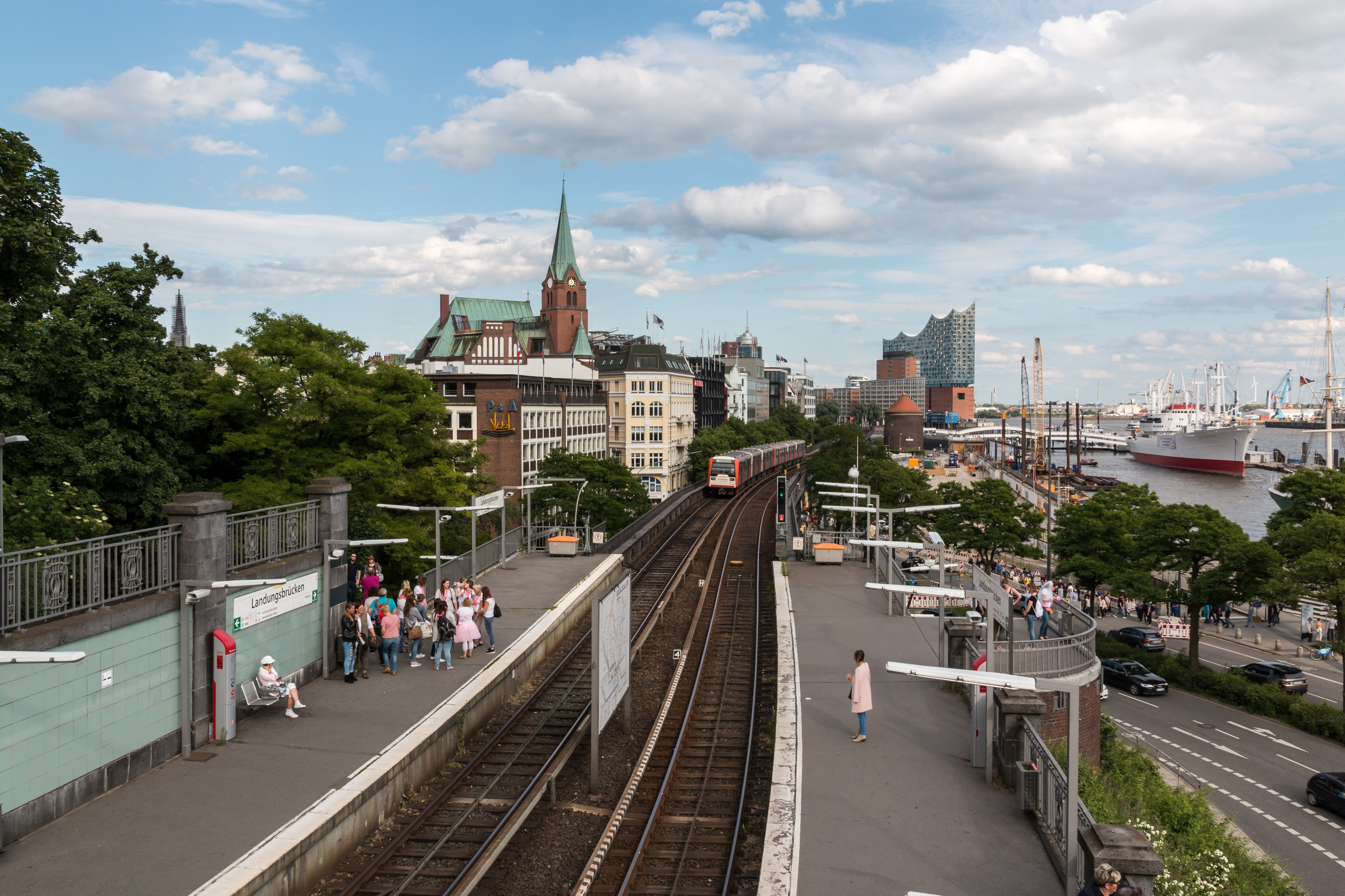 Hamburg, U-Bahn-Station -Landungsbrücken- -- 2016 -- 3174