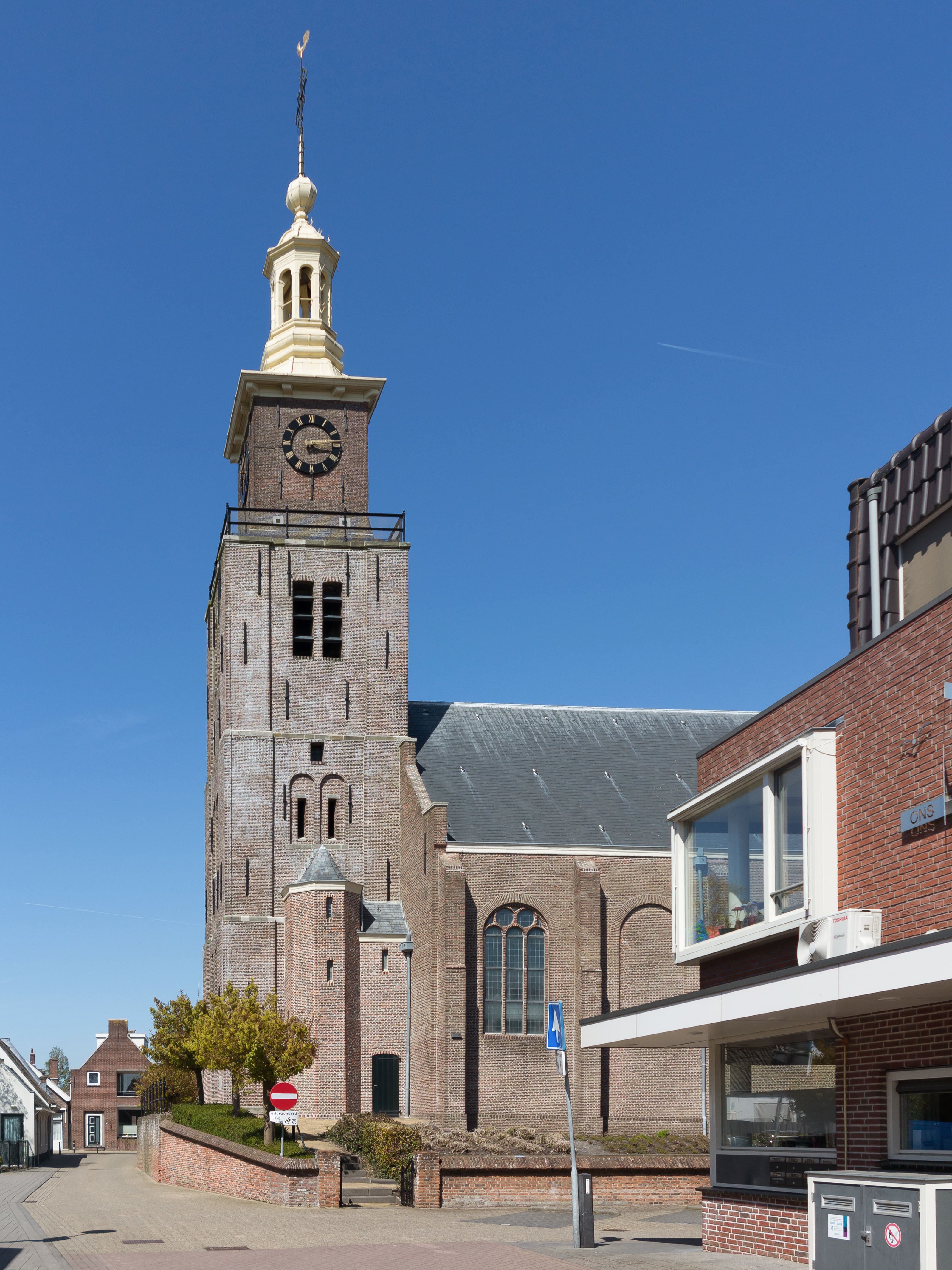 Hazerswoude- Dorp, de Nederlands Hervormde kerk RM21046 foto5 2016-05-01 15.11