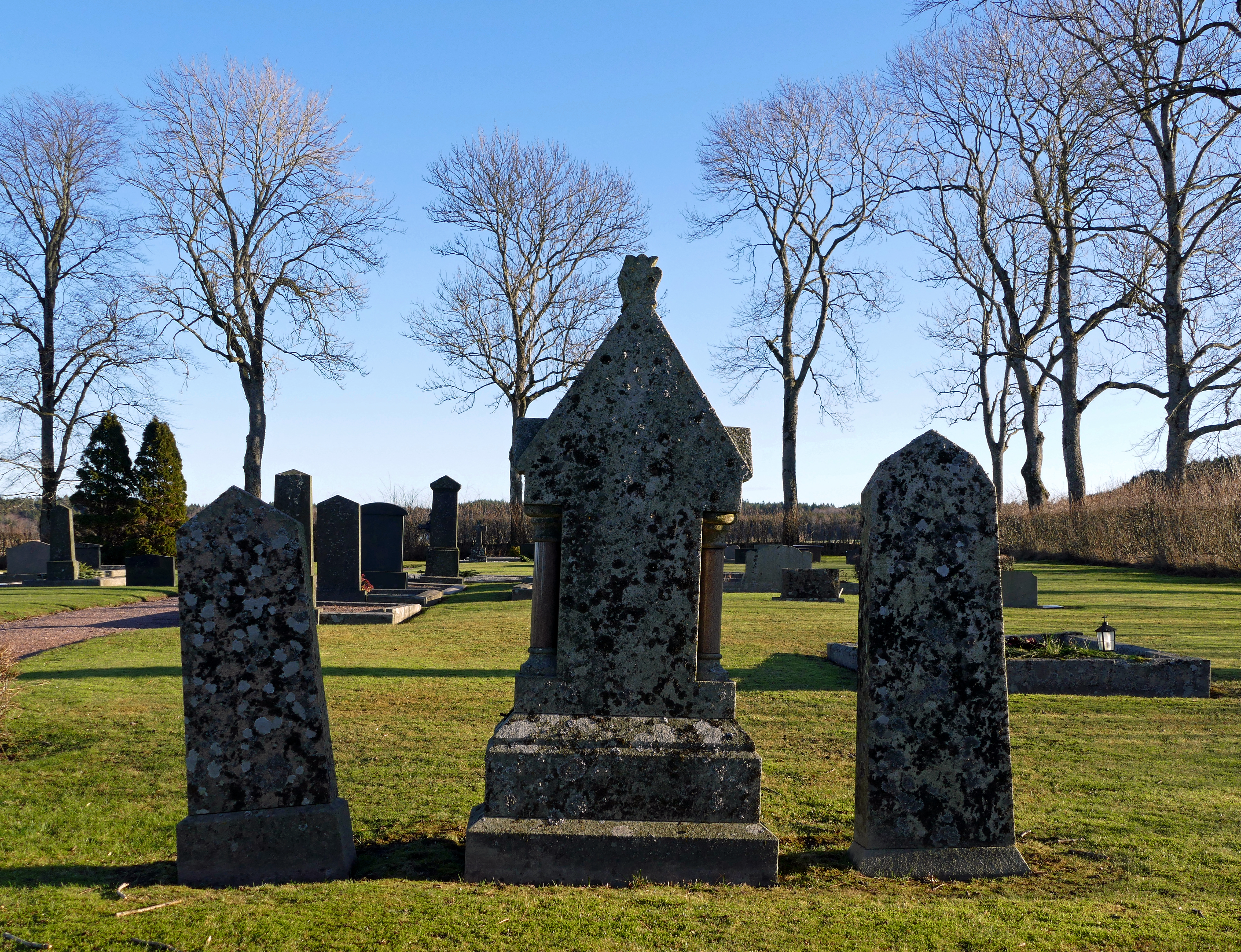 Headstones at Prästtorp graveyard, Brastad