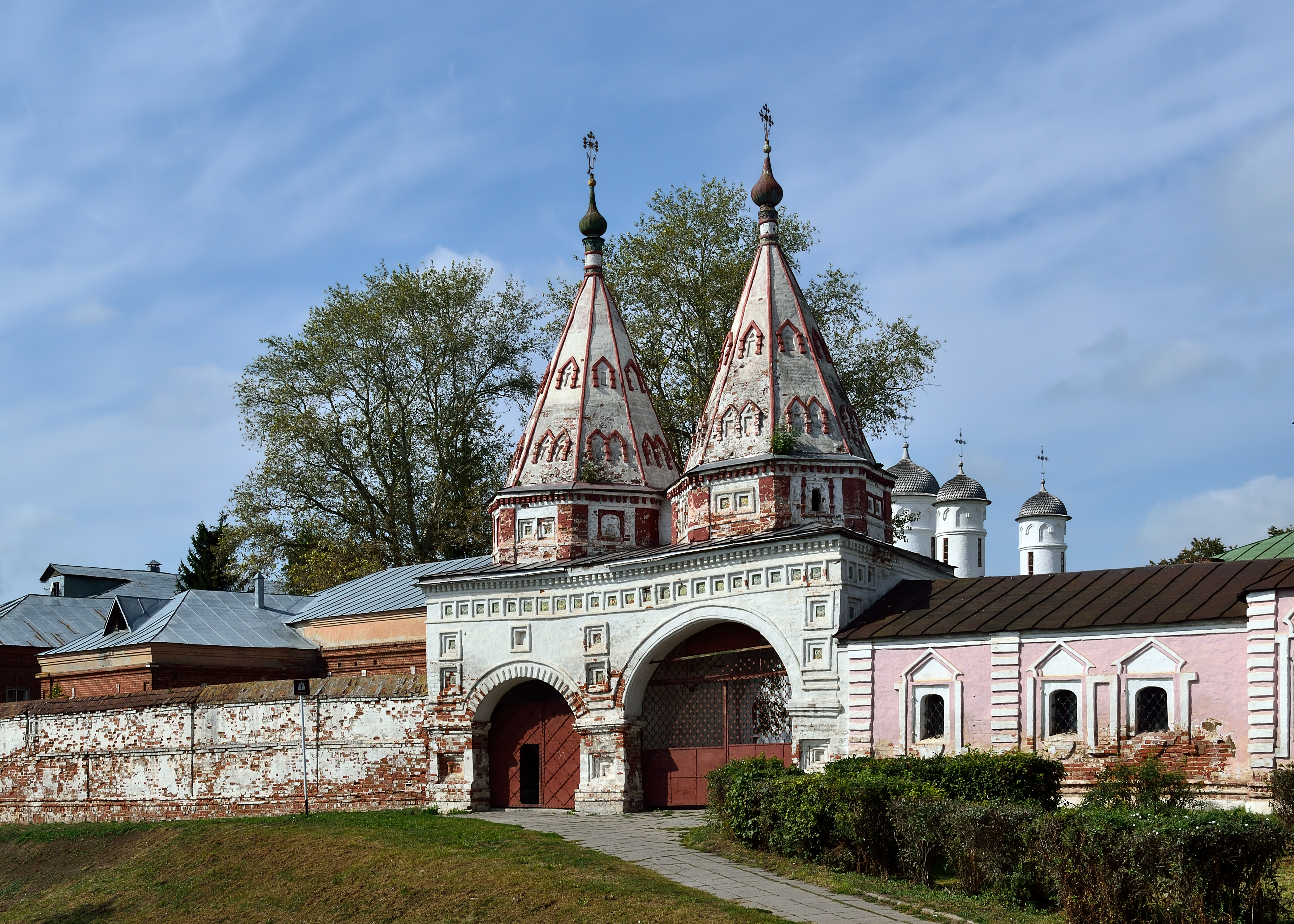 Holy Gate at Rizopolozhensky Convent in Suzdal