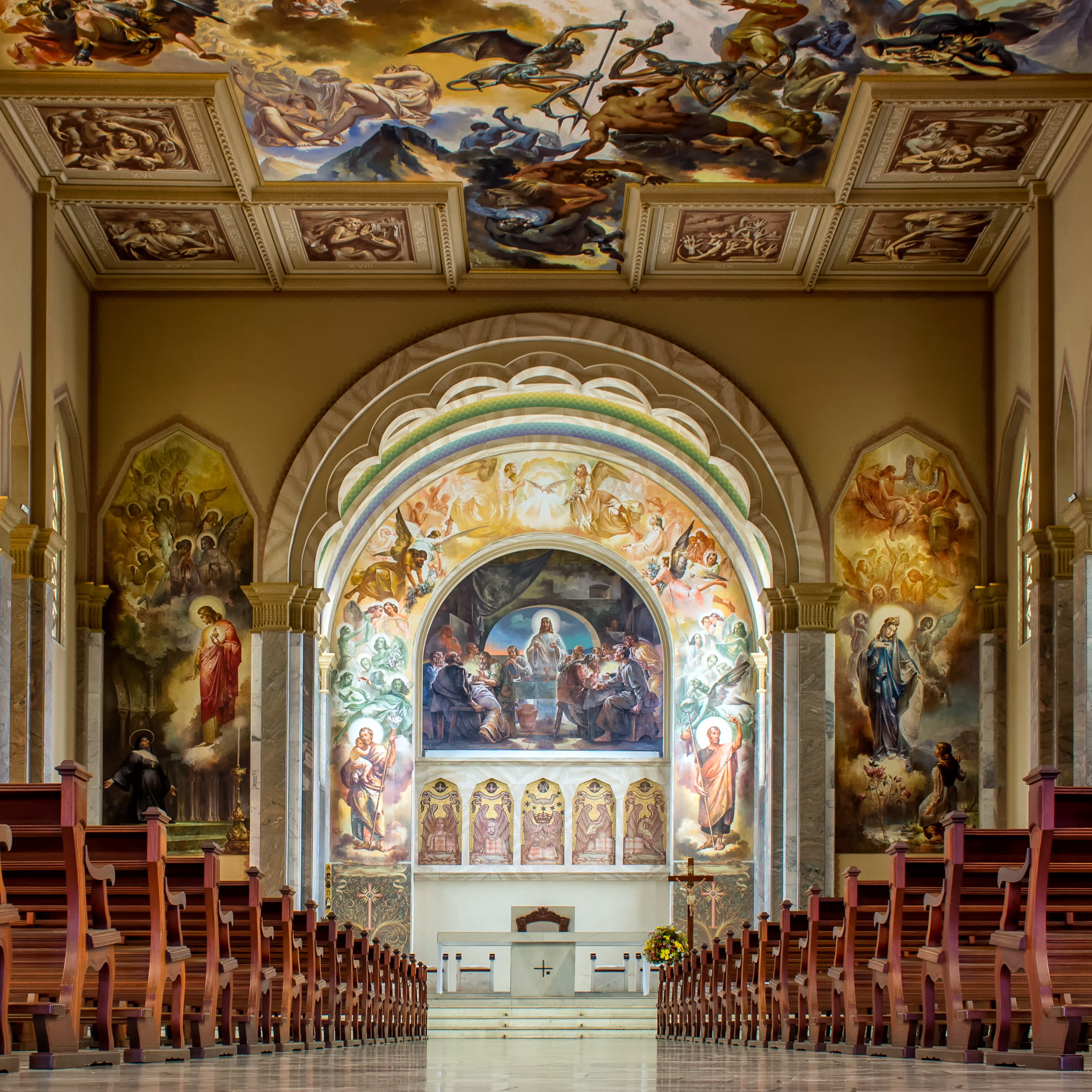 Interior da igreja de São Pelegrino (Caxias do Sul)
