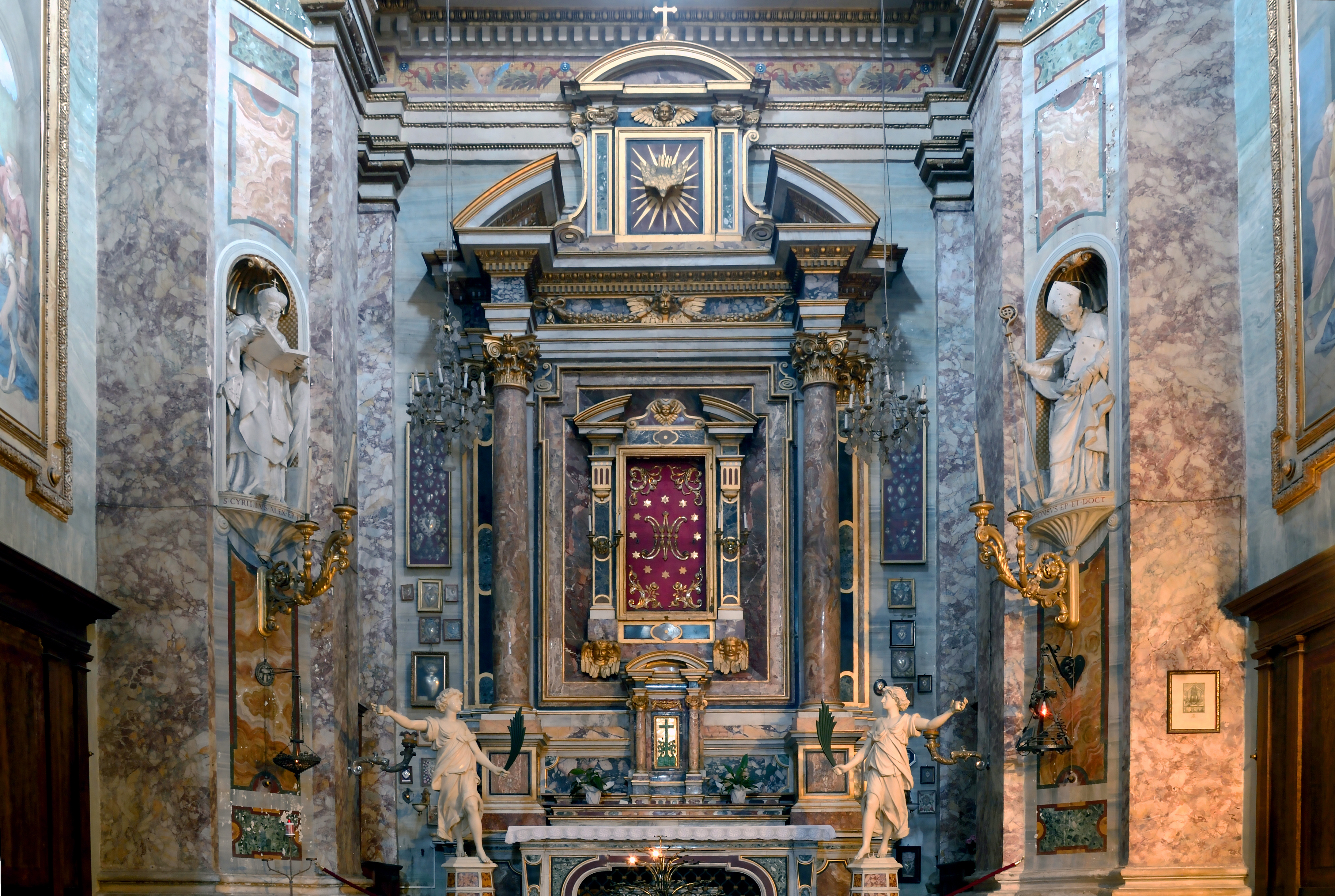 Lateral left chapel of the Cathedral of Amelia