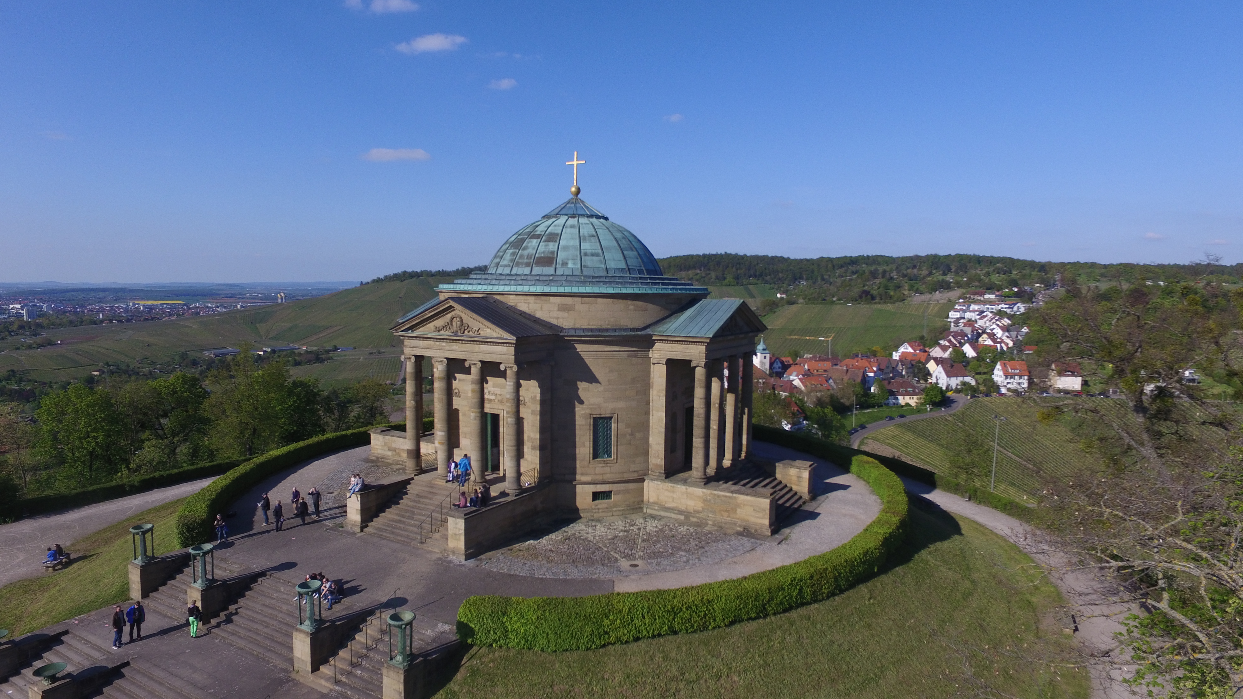 Luftaufnahme der Grabkapelle (Mausoleum) auf dem Rotenberg