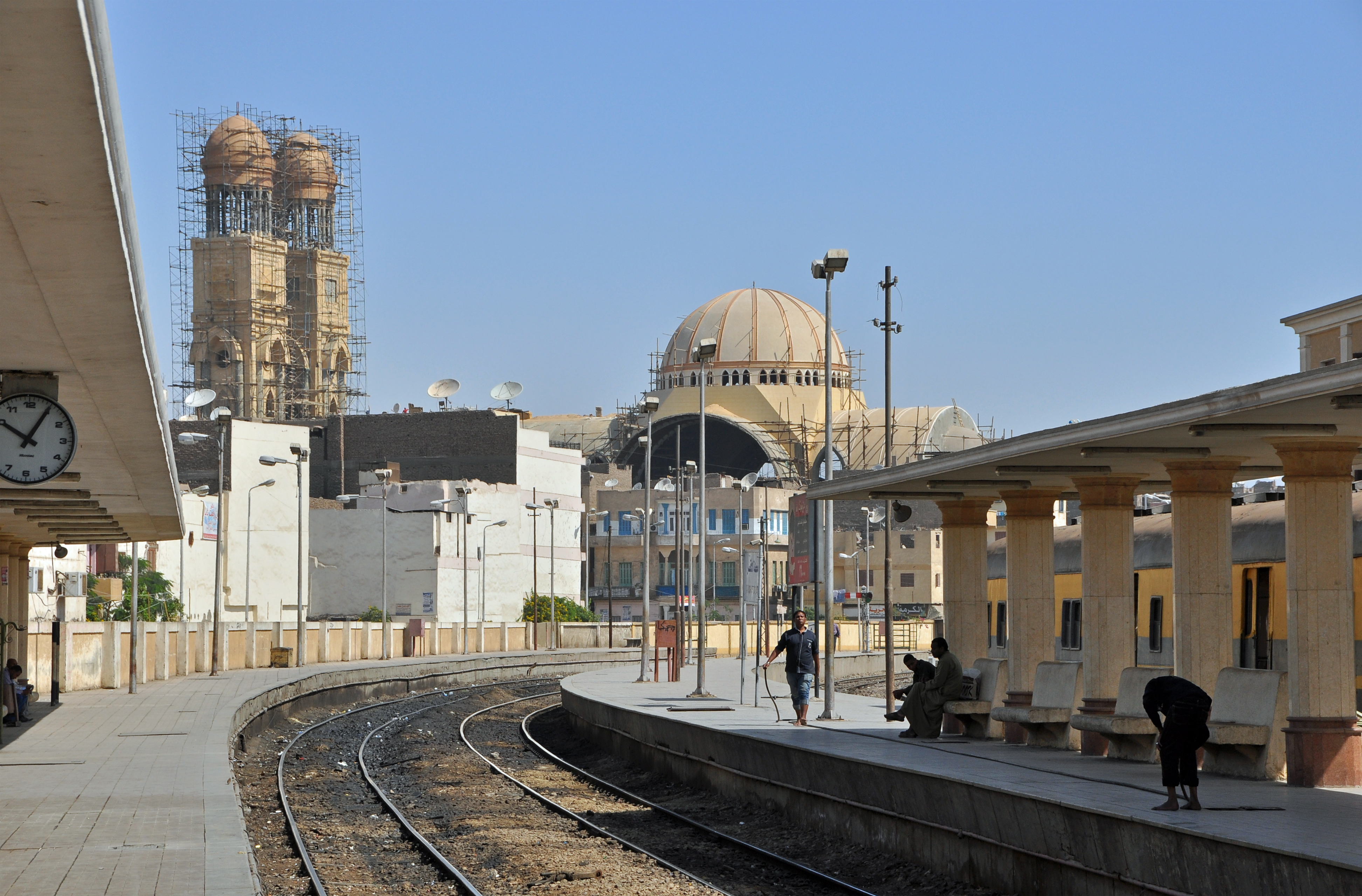 Luxor Train Station R02