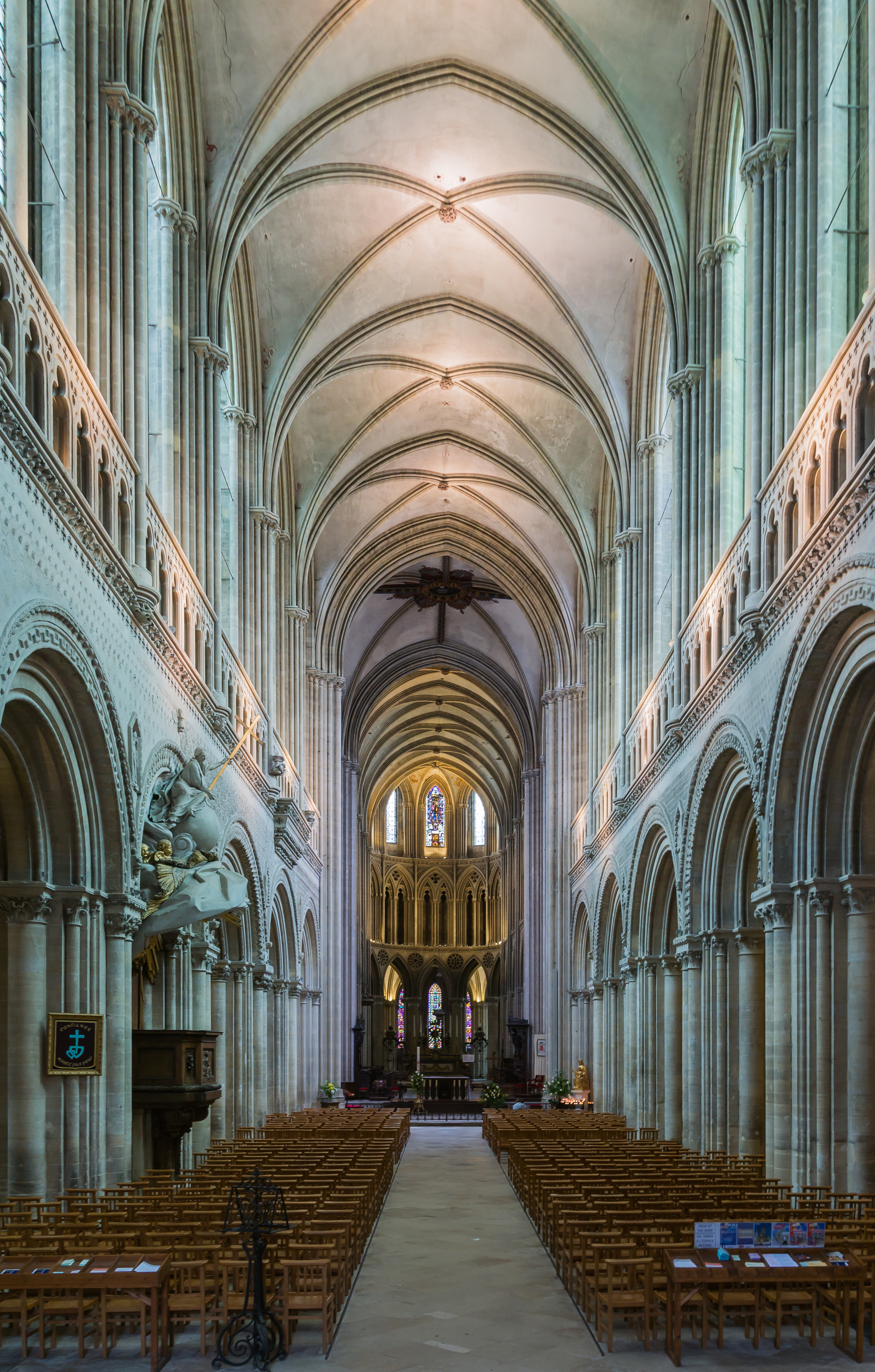 Nave cathedral Bayeux