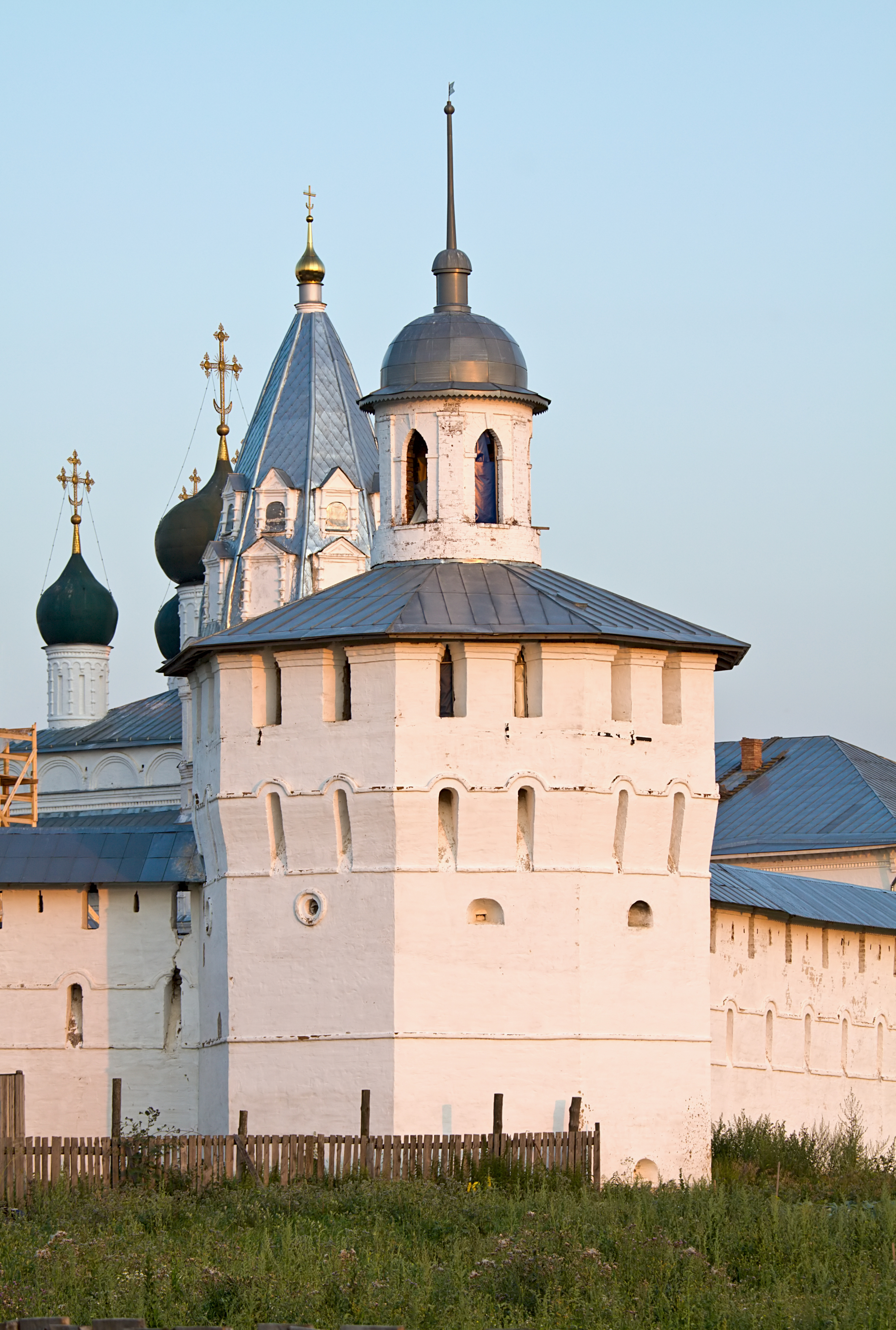 Nikitsky Monastery, the north-west tower (red)