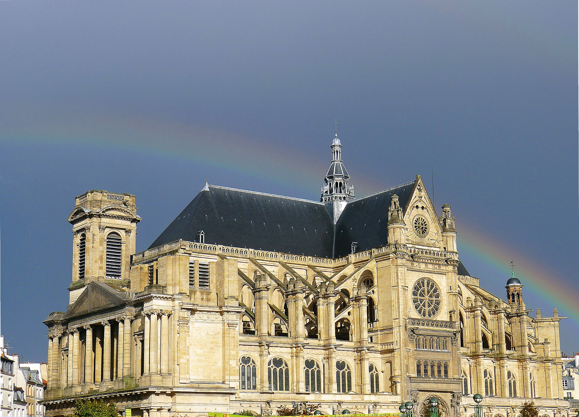 P1060299 Paris Ier église Saint-Eustache sous un arc en ciel rwk