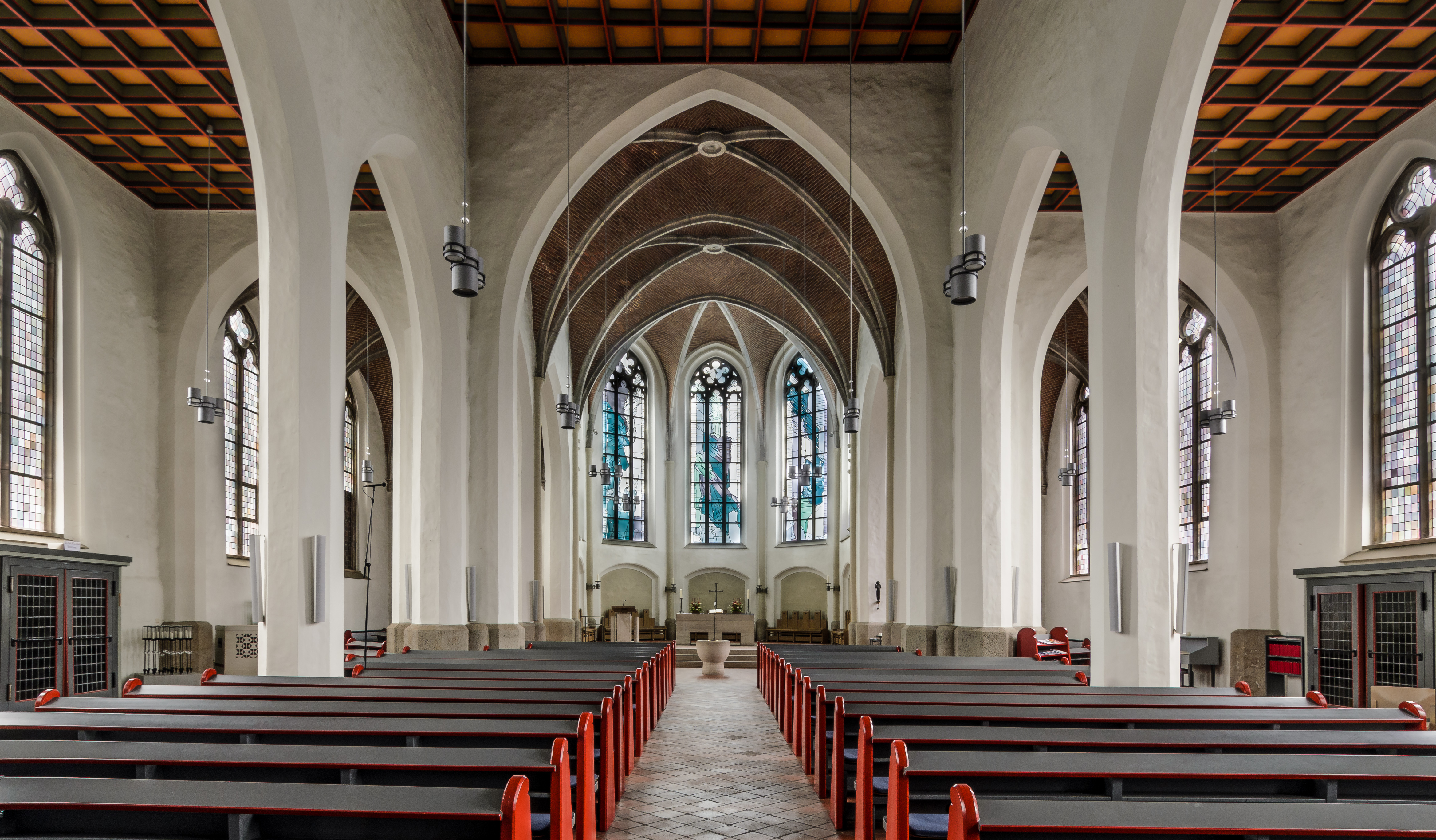 Petri-Kirche-Innen-Altar