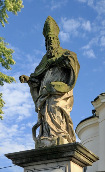 2013 Lutynia Dolna, Pomnik Świętego Patryka w pobliżu kościoła św. Jana Chrzciciela 04