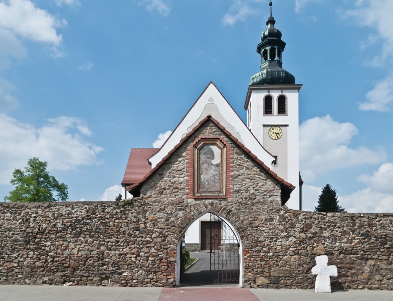 2014 Kamienica, kościół św. Jerzego, mur 10