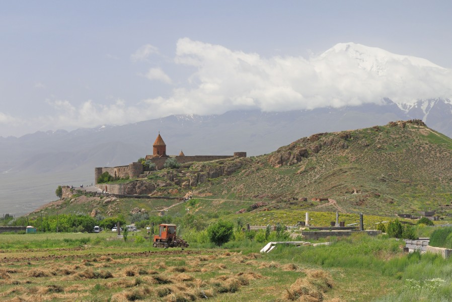 2014 Prowincja Ararat, Widok na Wielki Ararat i klasztor Chor Wirap (05)