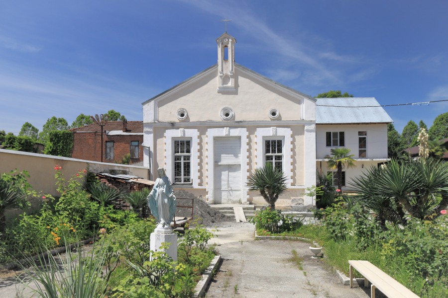 2014 Suchum, Rzymskokatolicki kościół św. Szymona Apostoła (02)