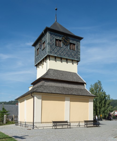 2015 Dzwonnica przy kościele św. Bartłomieja w Czermnej