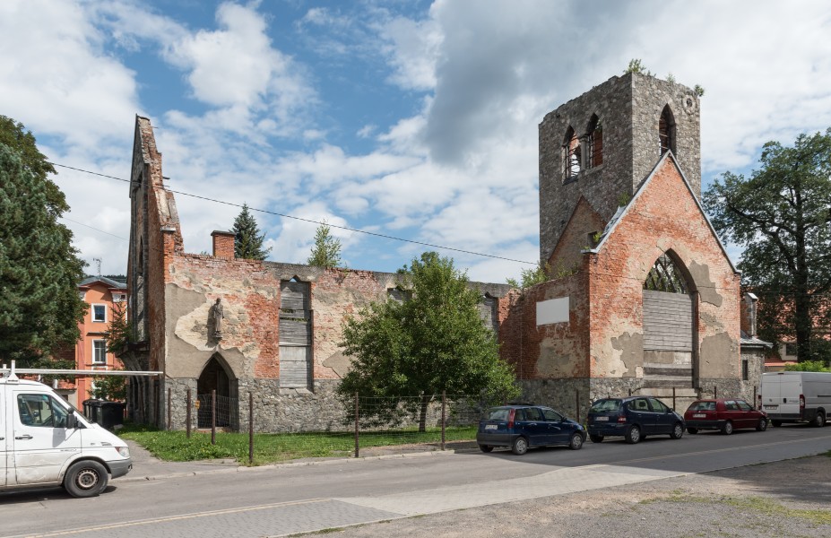 2016 Ruina kościoła ewangelickiego w Lądku-Zdroju 1