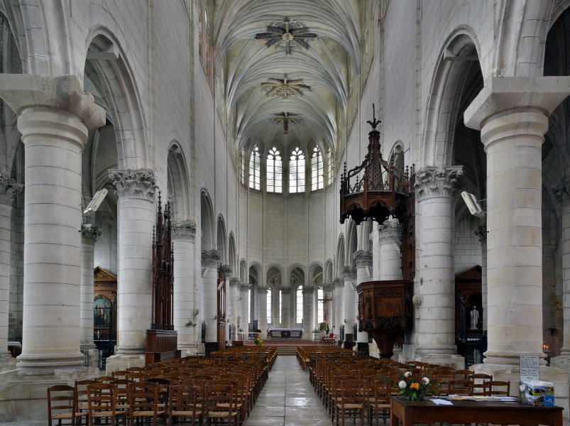 Église Saint-Pierre d'Auxerre - interior