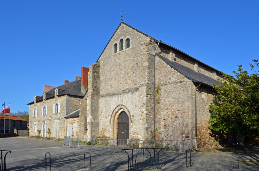Abbatiale de Saint-Philbert-de-Grand-Lieu (facade)