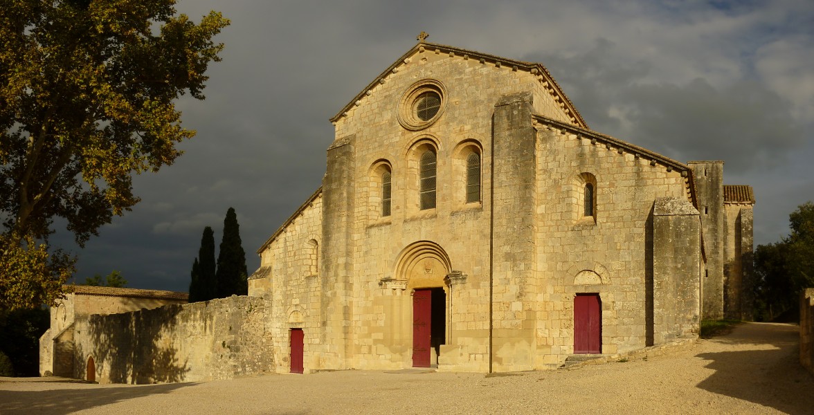 Abbaye de Silvacane Facade panoramic