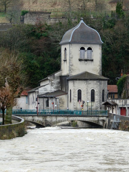 Albarine devant l'église Saint-Antoine de Saint-Rambert-en-Bugey - 28 mars 2015