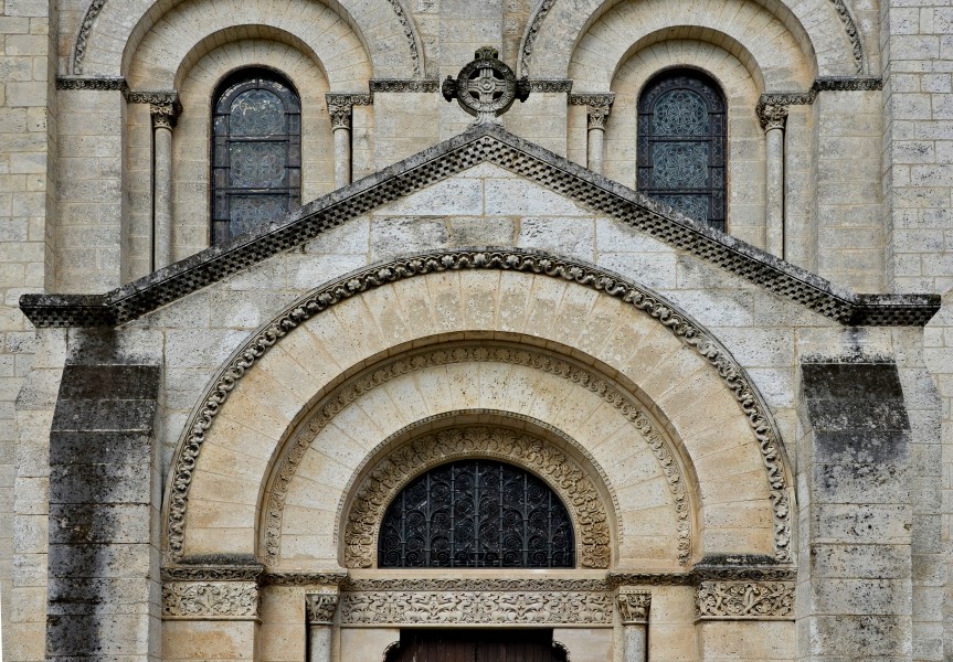 Angoulême 16 Cathédrale tympan Entrée latérale sud 2013 