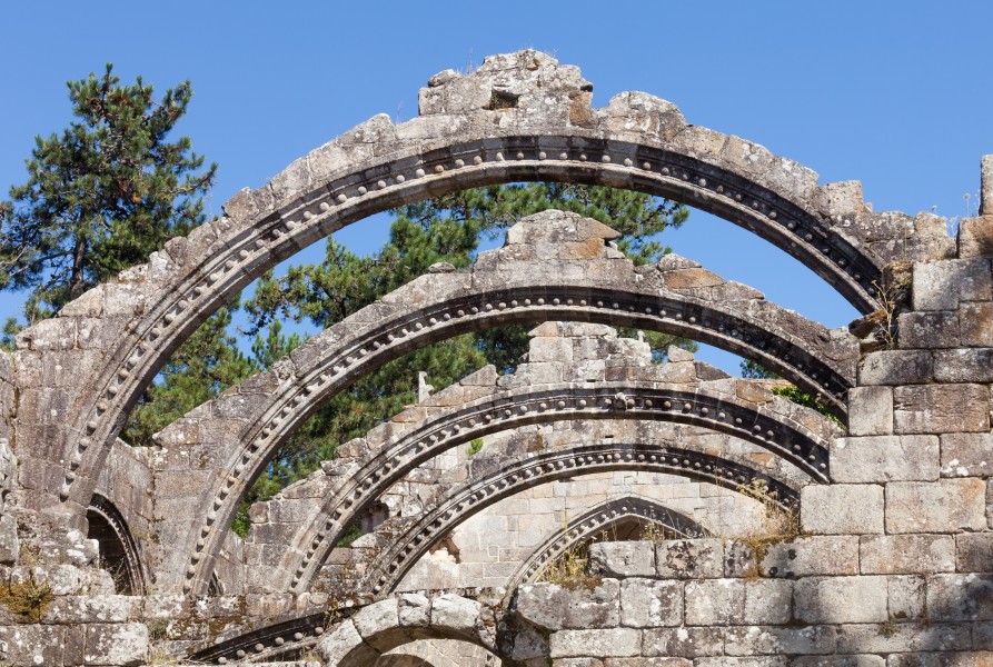 Arcos das ruínas de Santa Mariña Dozo Cambados Galiza. Galicia 010
