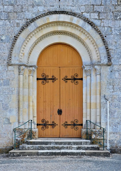 Baignes-Ste-Radegonde 16 Église St-Étienne porche 2013