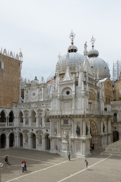 Basilica di San Marco vista dal cortile del Palazzo Ducale Venezia