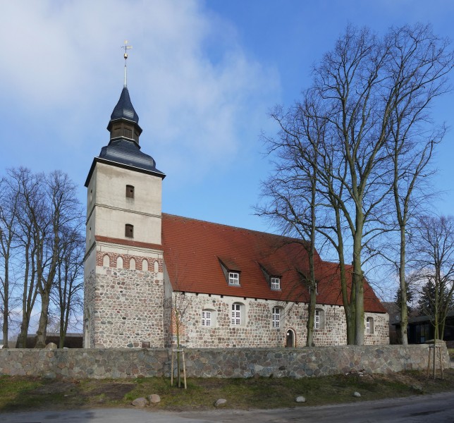 Benz Usedom Kirche Mauer Süd