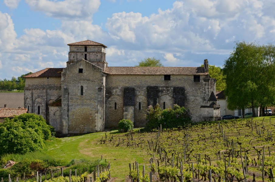 Berneuil-16 Église vue du nord 2014