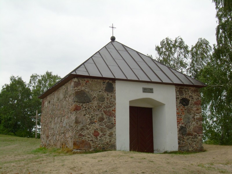 BZN Zemaiciu Kalvarija Cross road chapel front sideview left 2
