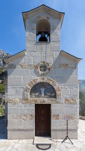 Capilla bajo el Monasterio de Ostrog, Montenegro, 2014-04-14, DD 05