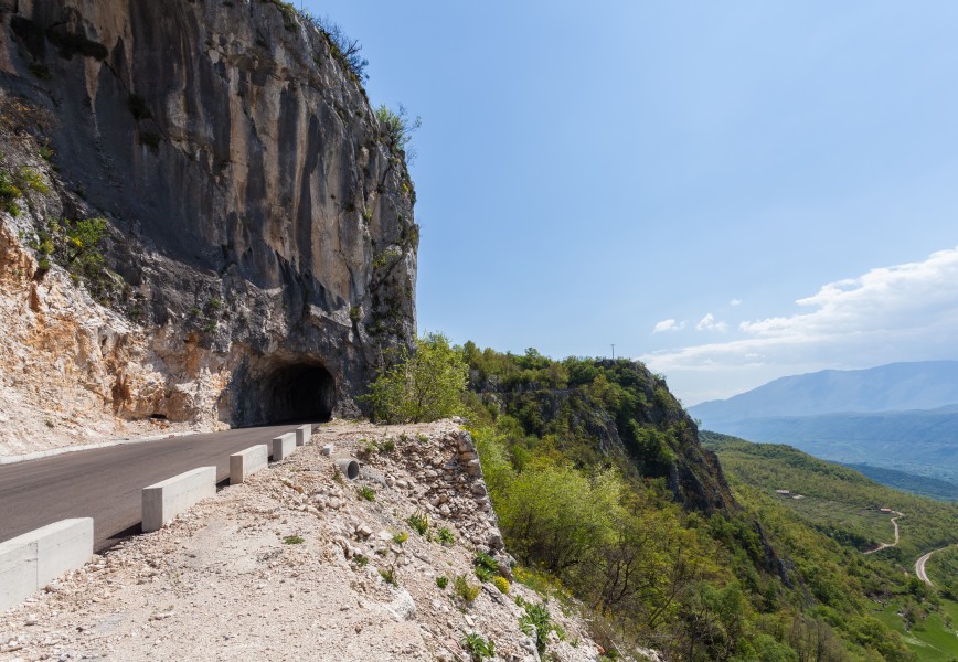 Carretera al Monasterio de Ostrog, Montenegro, 2014-04-14, DD 02