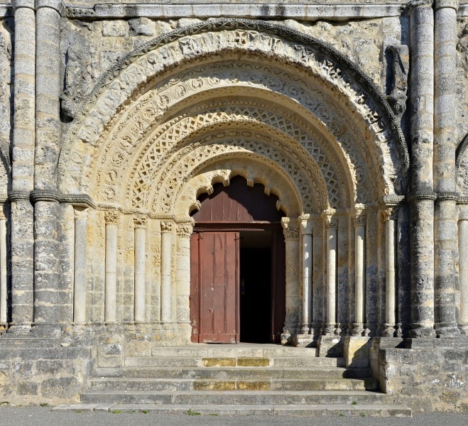 Chalais-16 Église St-Martial Portail 2014
